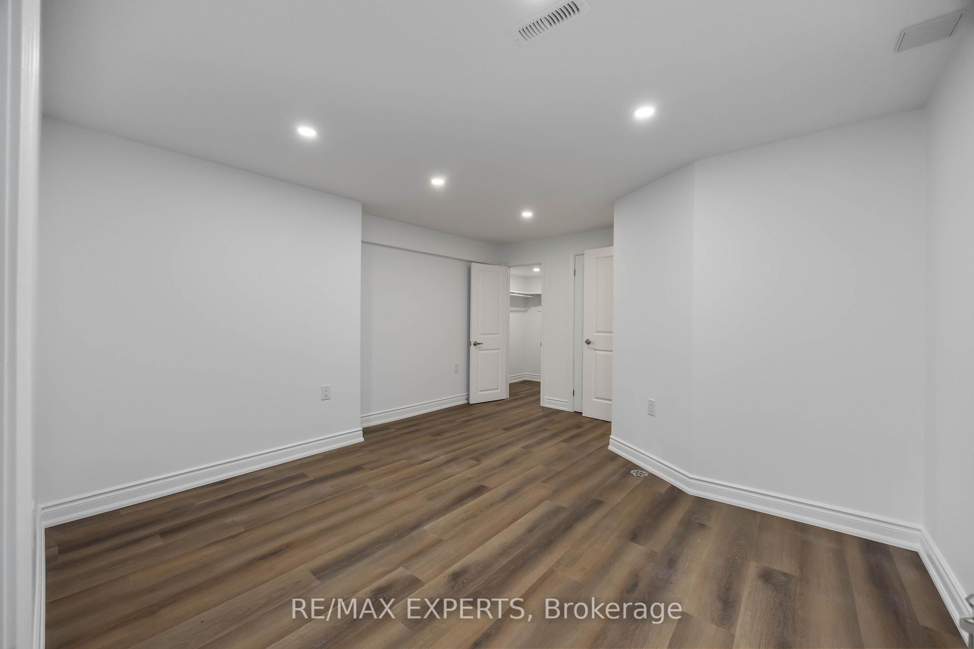 Photo 19 of 136 Holm Crescent, Markham, Aileen-Willowbrook — HOMEH