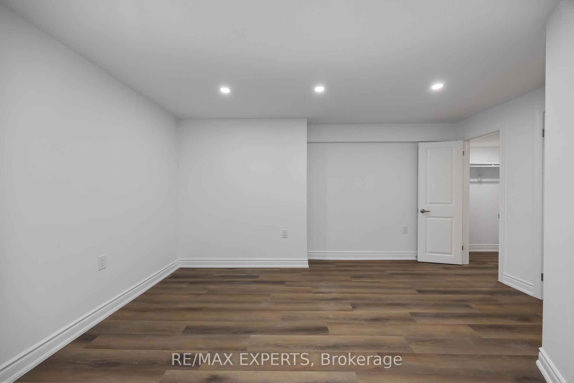 Photo 20 of 136 Holm Crescent, Markham, Aileen-Willowbrook — HOMEH