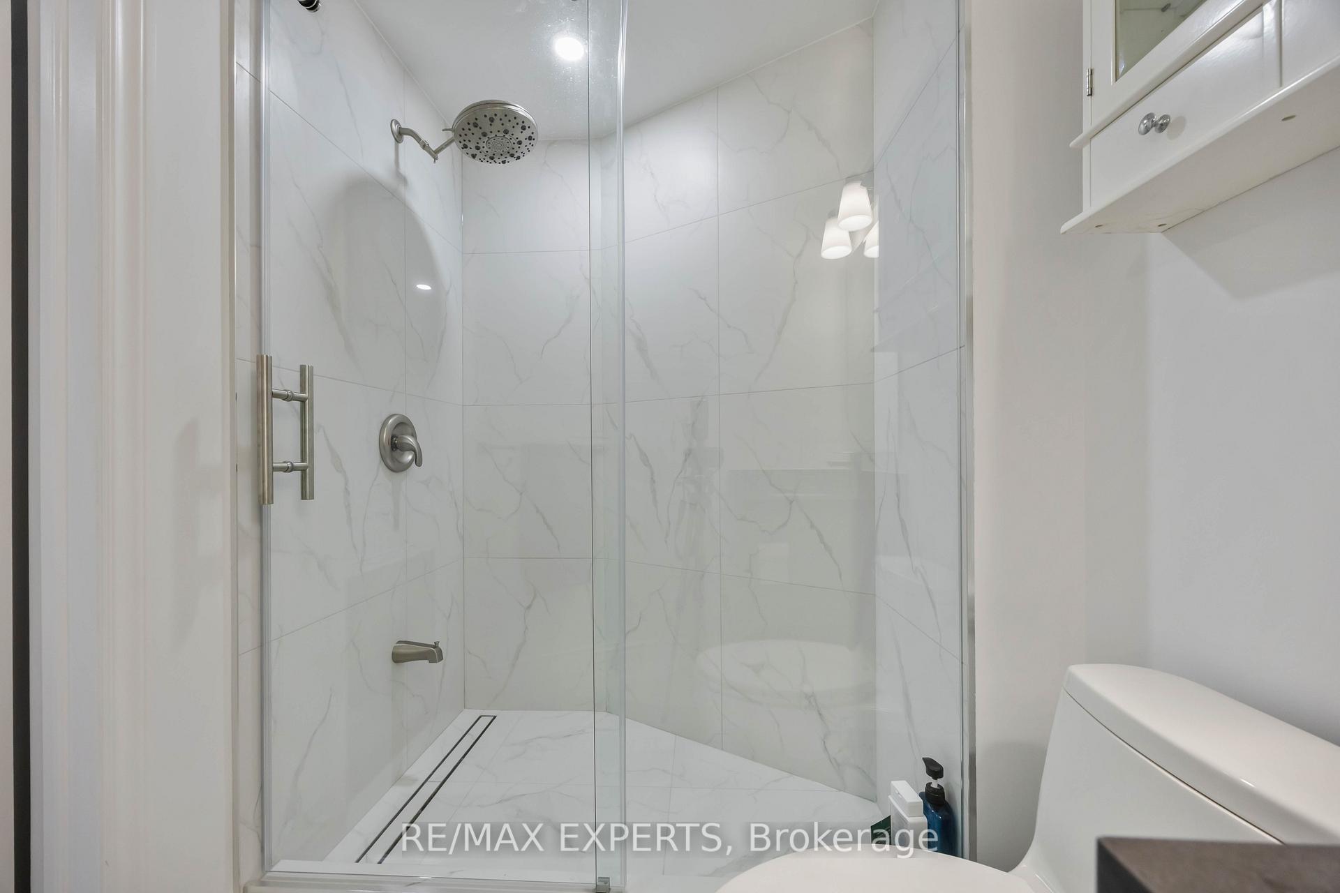 Photo 24 of 136 Holm Crescent, Markham, Aileen-Willowbrook — HOMEH