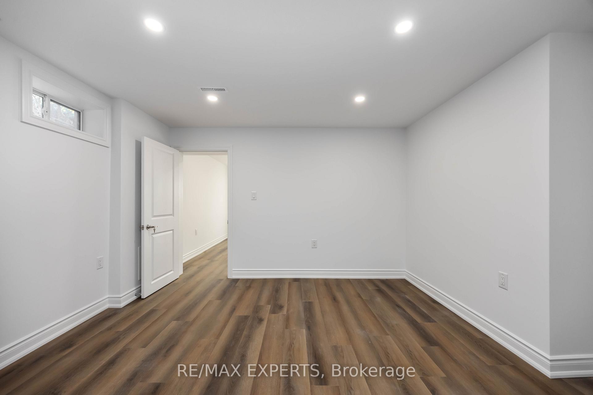 Photo 26 of 136 Holm Crescent, Markham, Aileen-Willowbrook — HOMEH