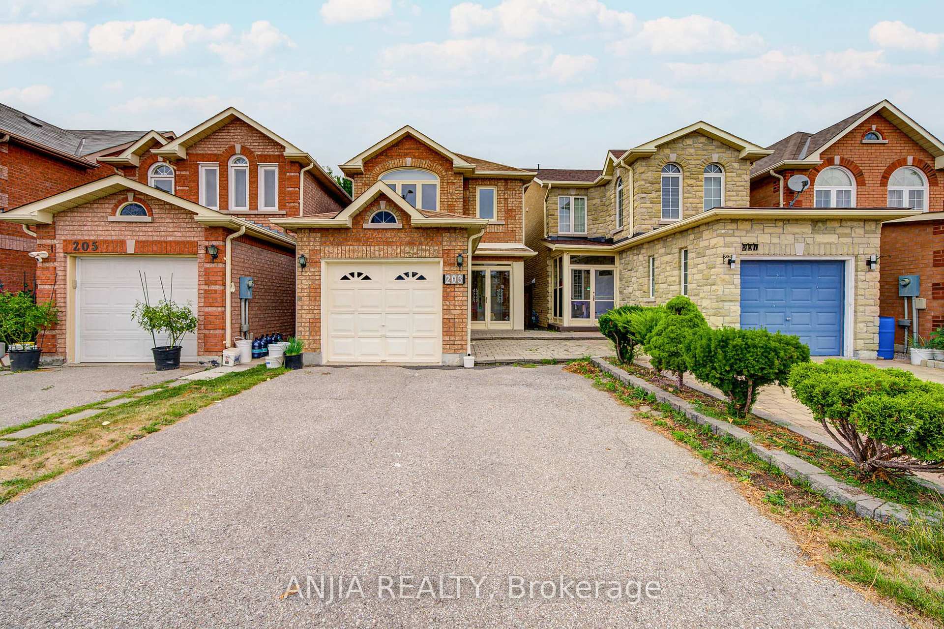 Photo 2 of 203 Milliken Meadows Drive, Markham, Milliken Mills West — HOMEH
