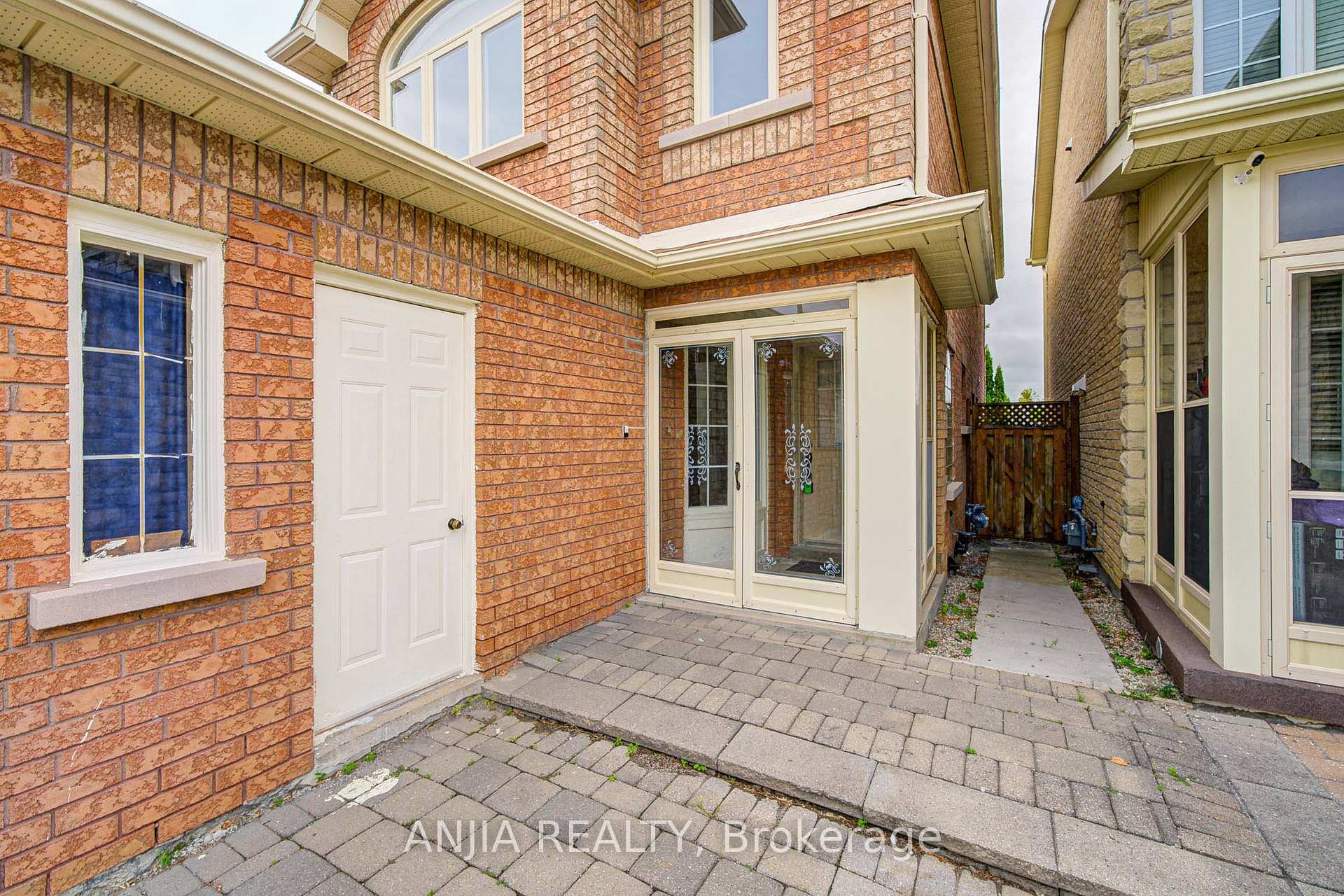 Photo 3 of 203 Milliken Meadows Drive, Markham, Milliken Mills West — HOMEH