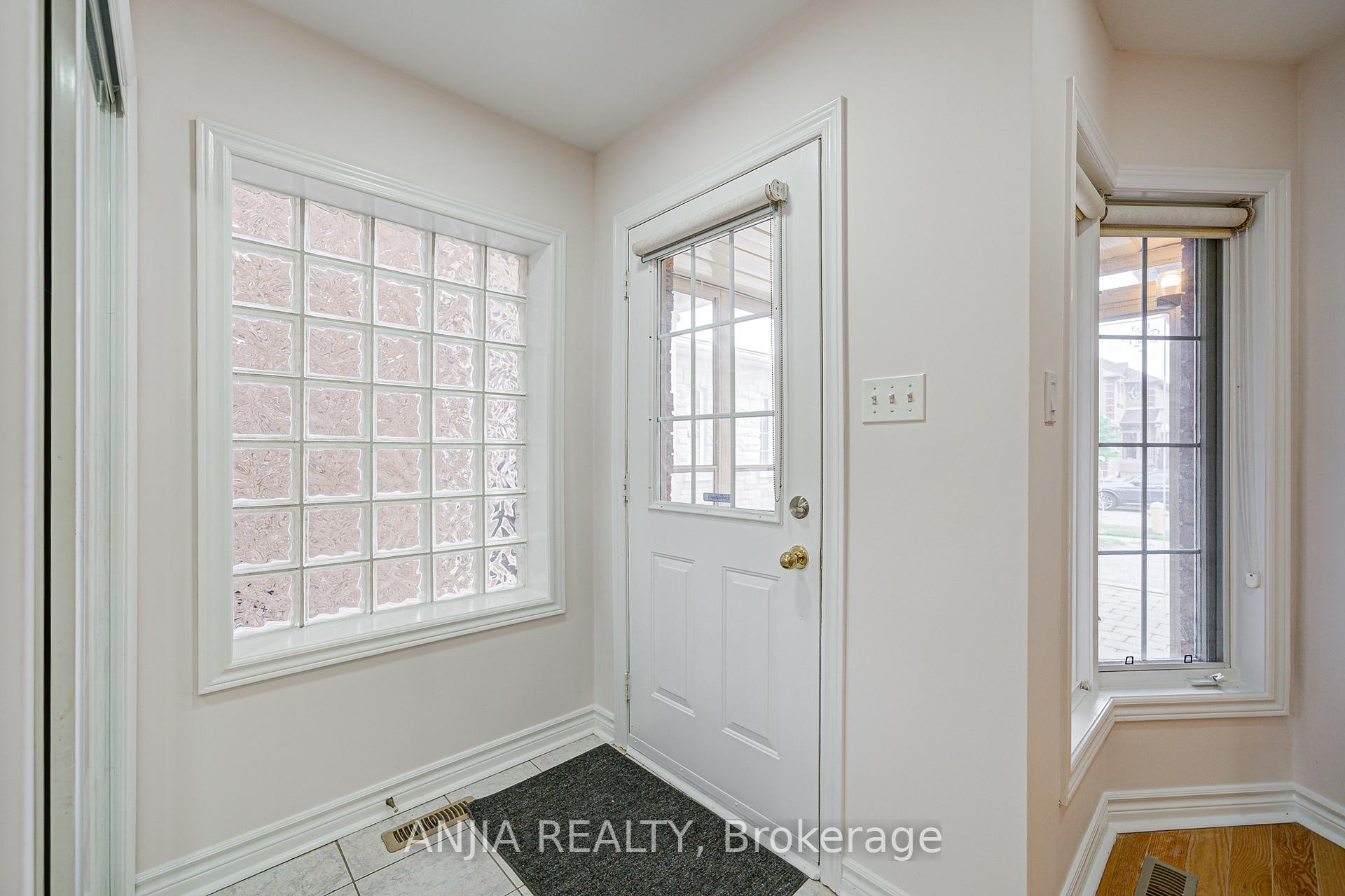 Photo 5 of 203 Milliken Meadows Drive, Markham, Milliken Mills West — HOMEH