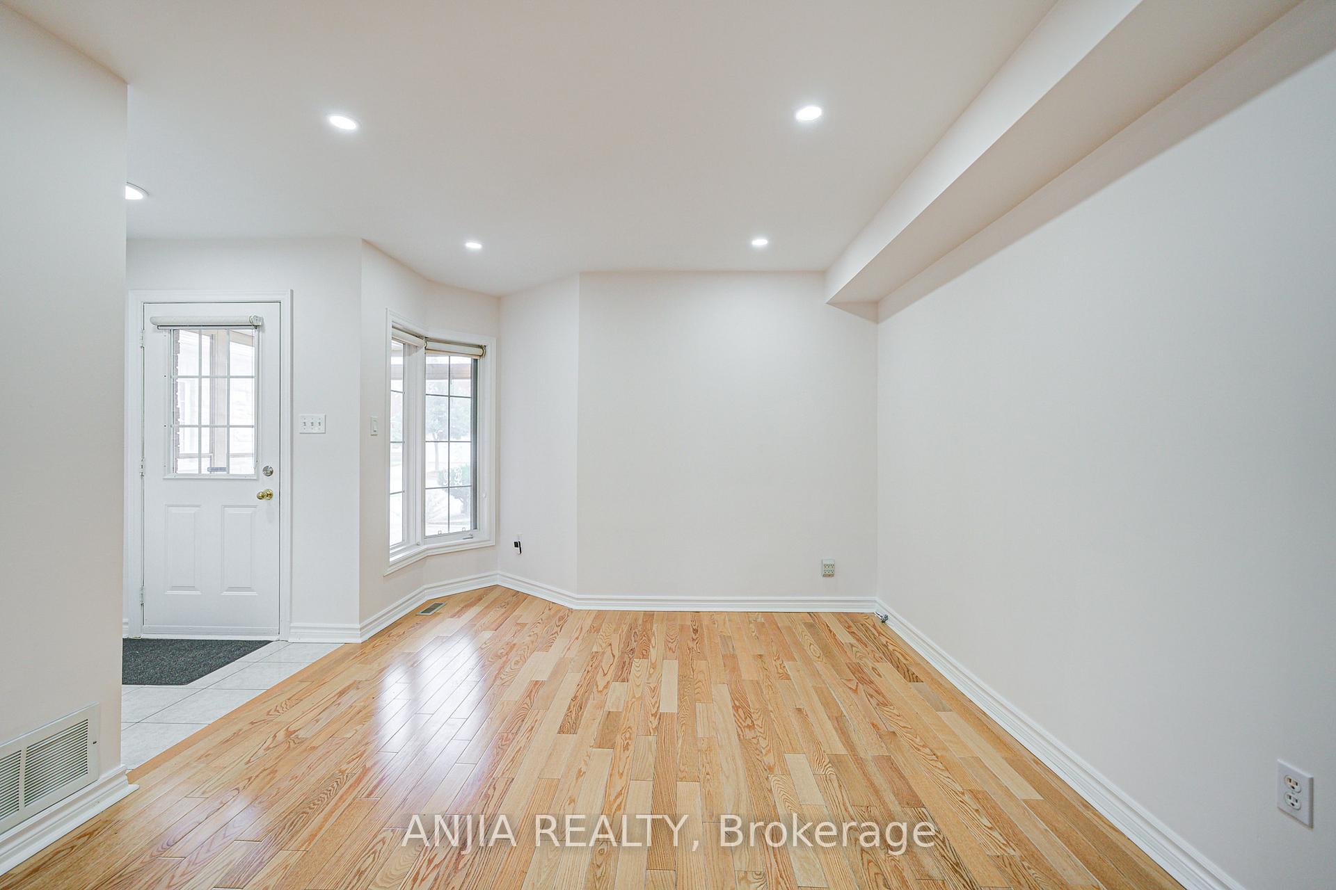Photo 6 of 203 Milliken Meadows Drive, Markham, Milliken Mills West — HOMEH