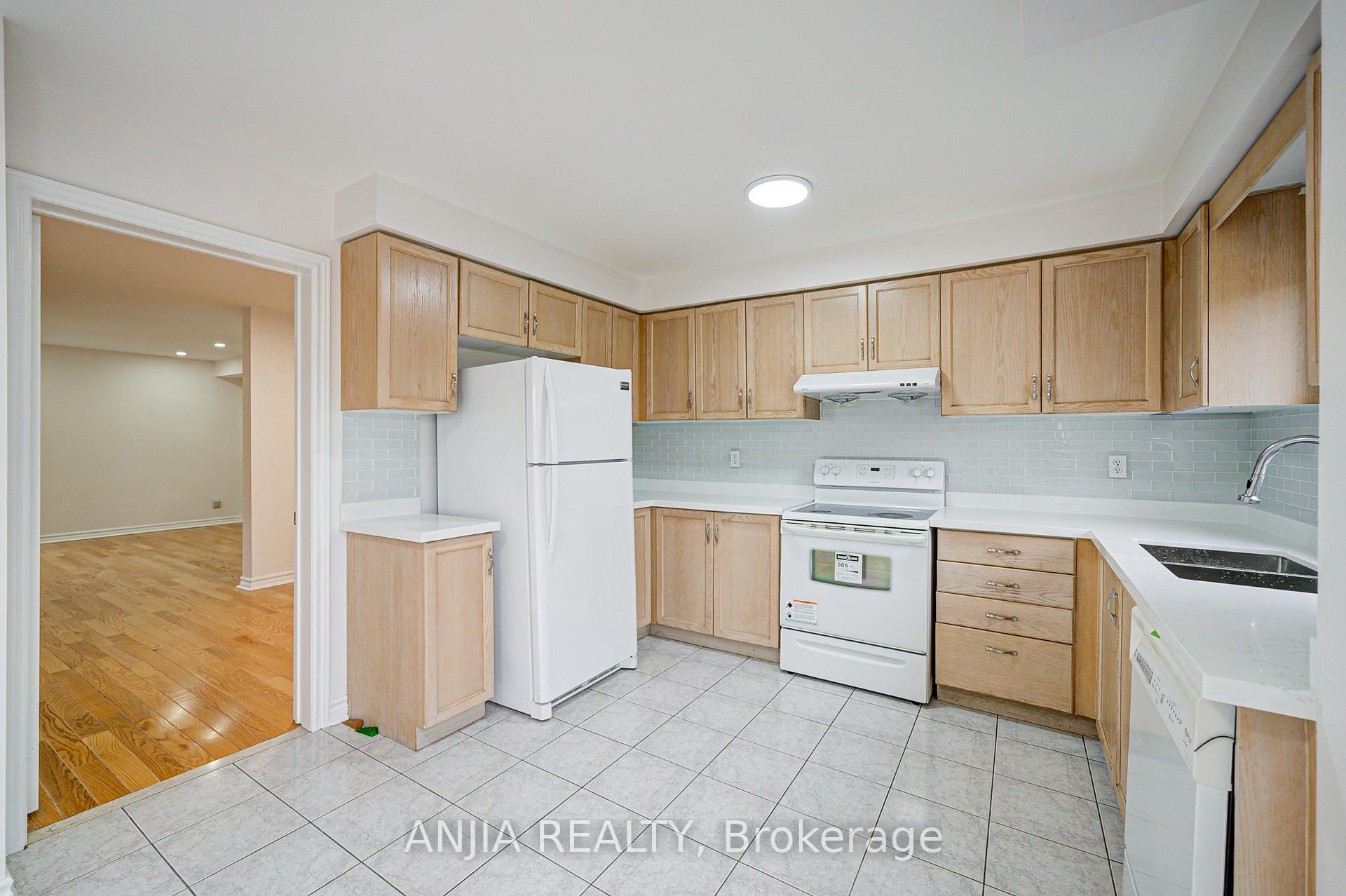 Photo 12 of 203 Milliken Meadows Drive, Markham, Milliken Mills West — HOMEH