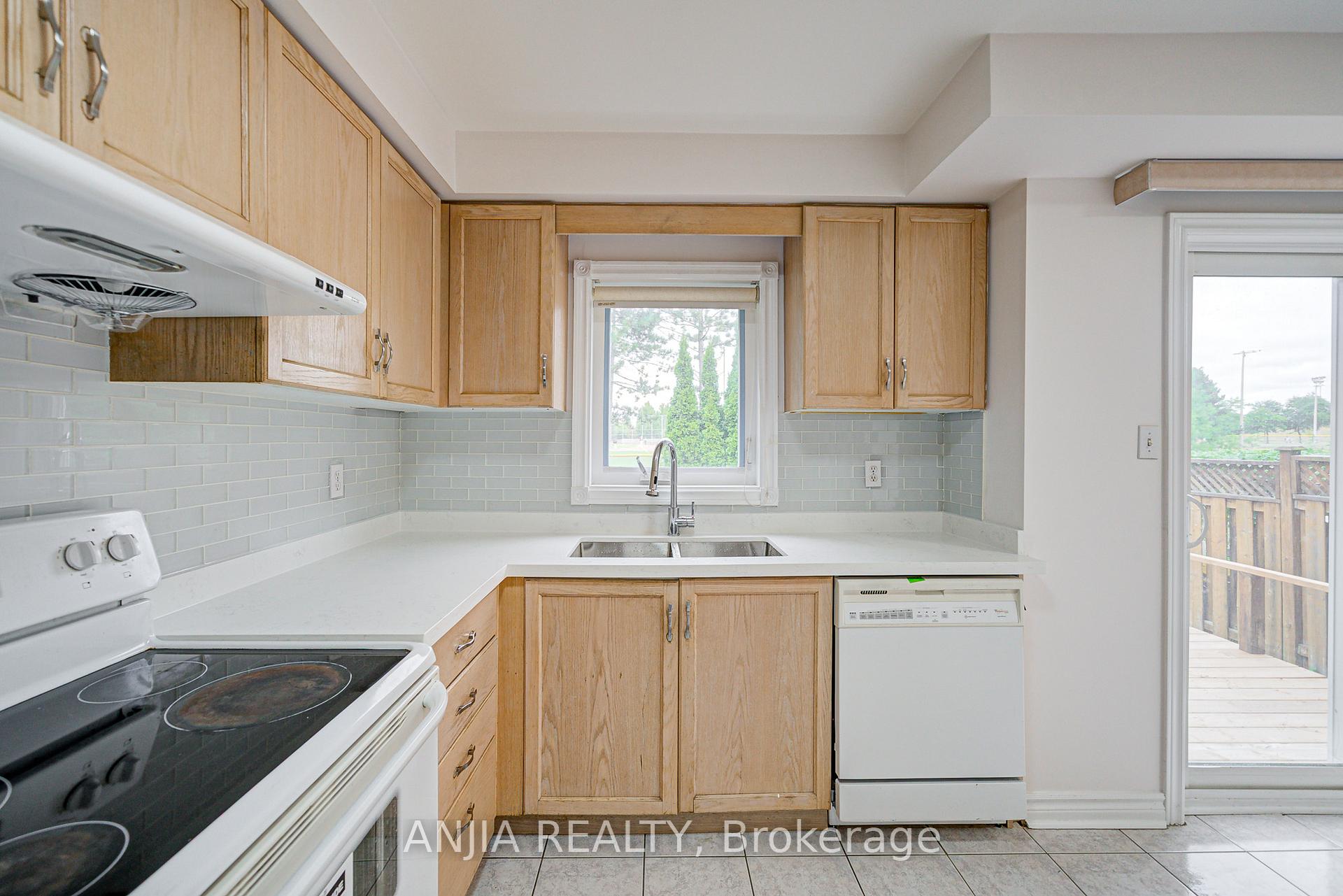 Photo 13 of 203 Milliken Meadows Drive, Markham, Milliken Mills West — HOMEH