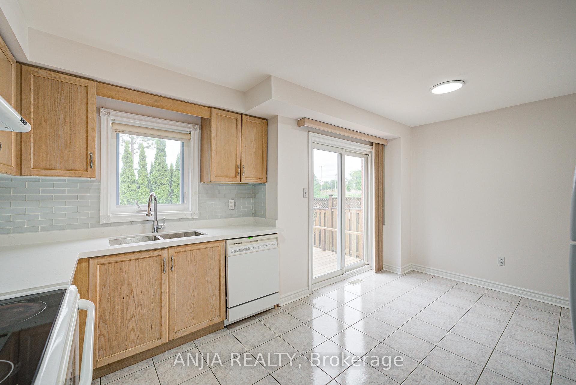 Photo 14 of 203 Milliken Meadows Drive, Markham, Milliken Mills West — HOMEH