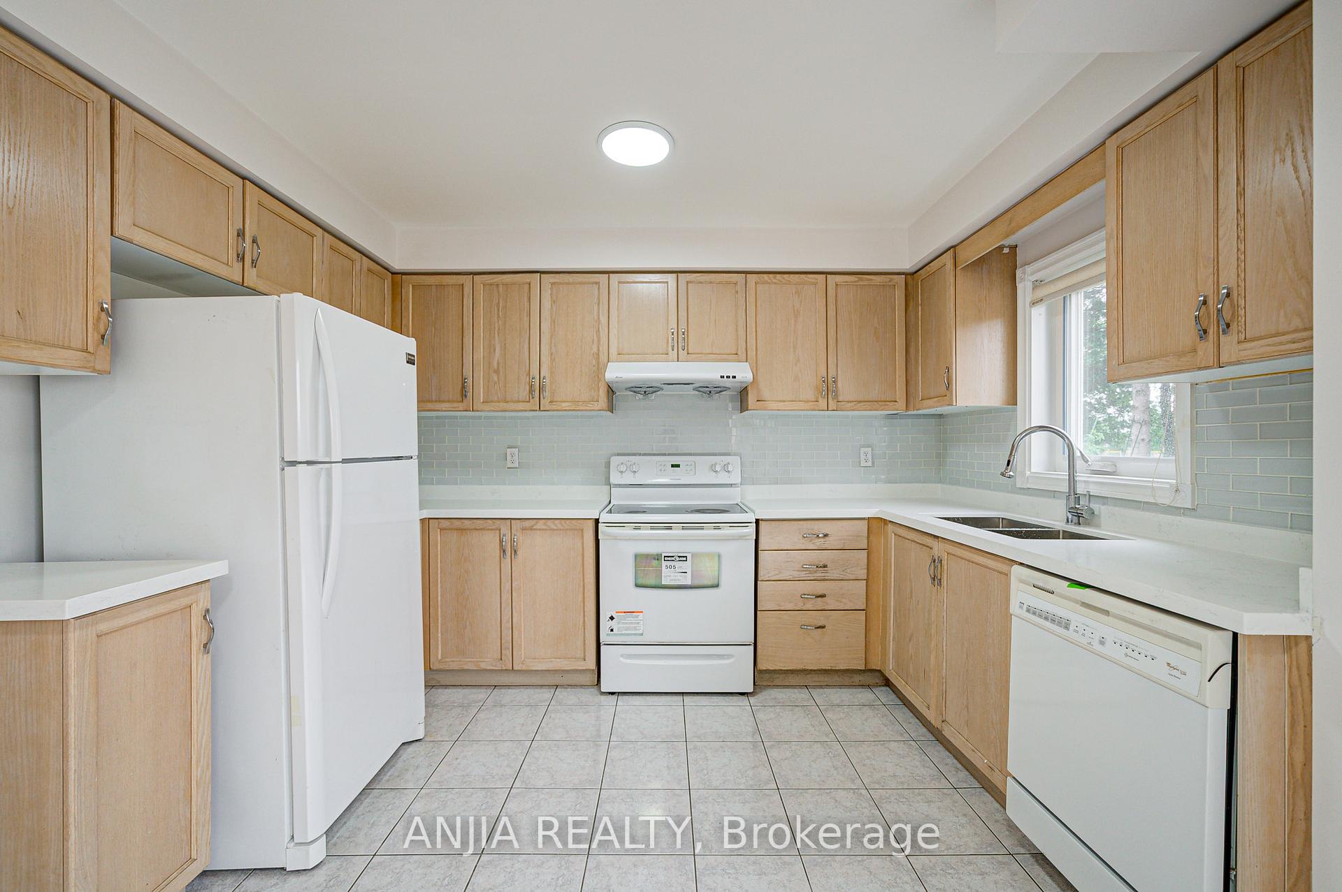 Photo 15 of 203 Milliken Meadows Drive, Markham, Milliken Mills West — HOMEH