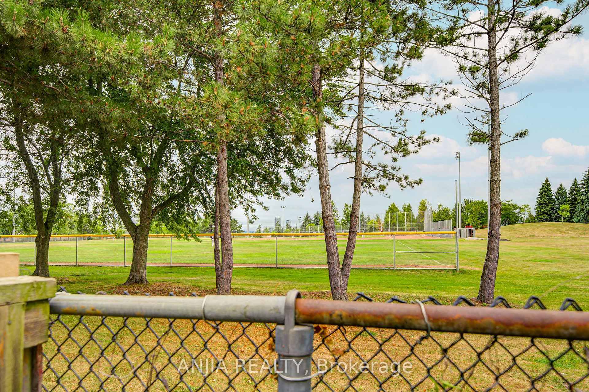 Photo 20 of 203 Milliken Meadows Drive, Markham, Milliken Mills West — HOMEH