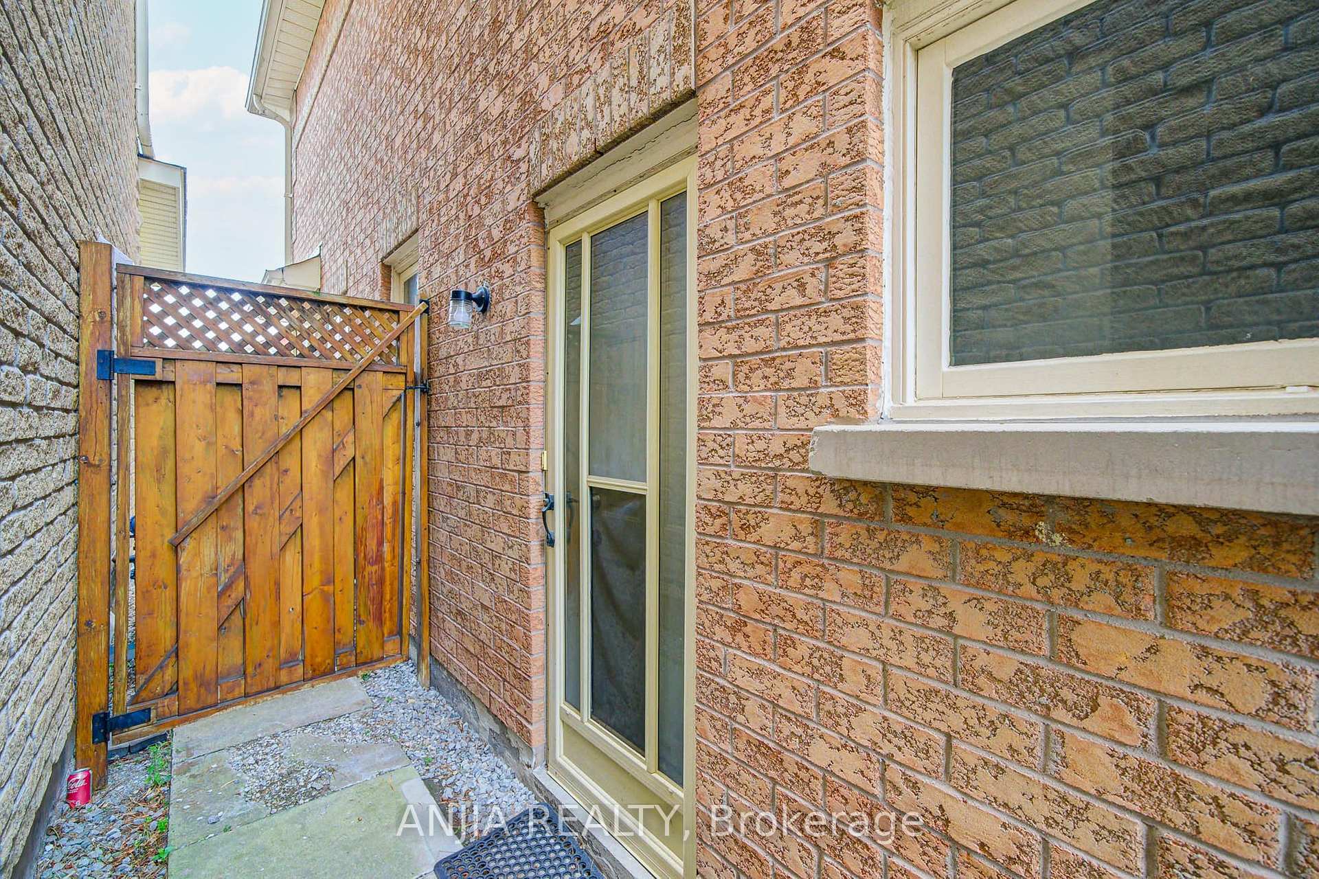 Photo 35 of 203 Milliken Meadows Drive, Markham, Milliken Mills West — HOMEH