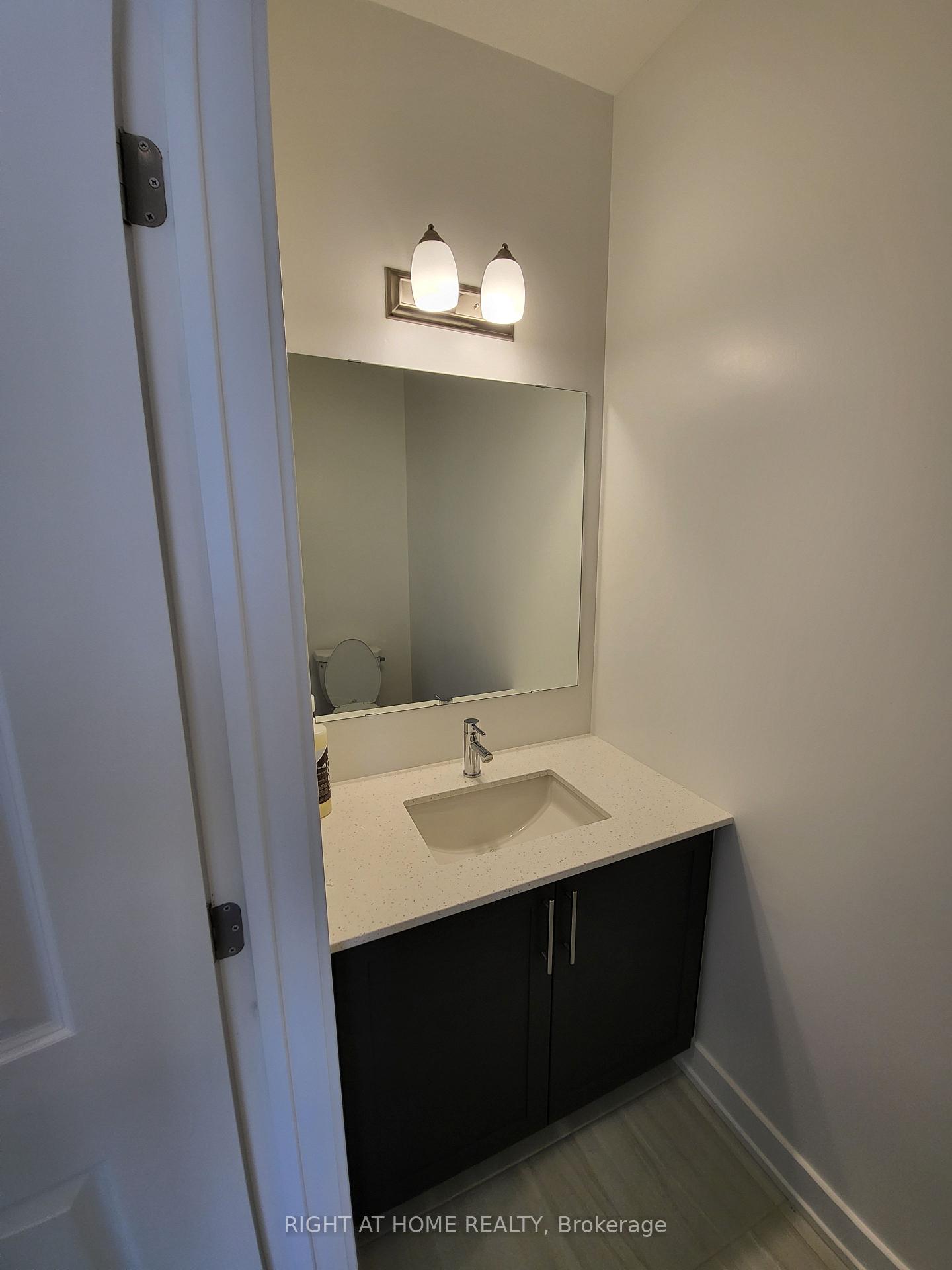 Photo 4 of 34 Overberg Way, Ottawa, Kanata - Emerald Meadows/Trailwest — HOMEH