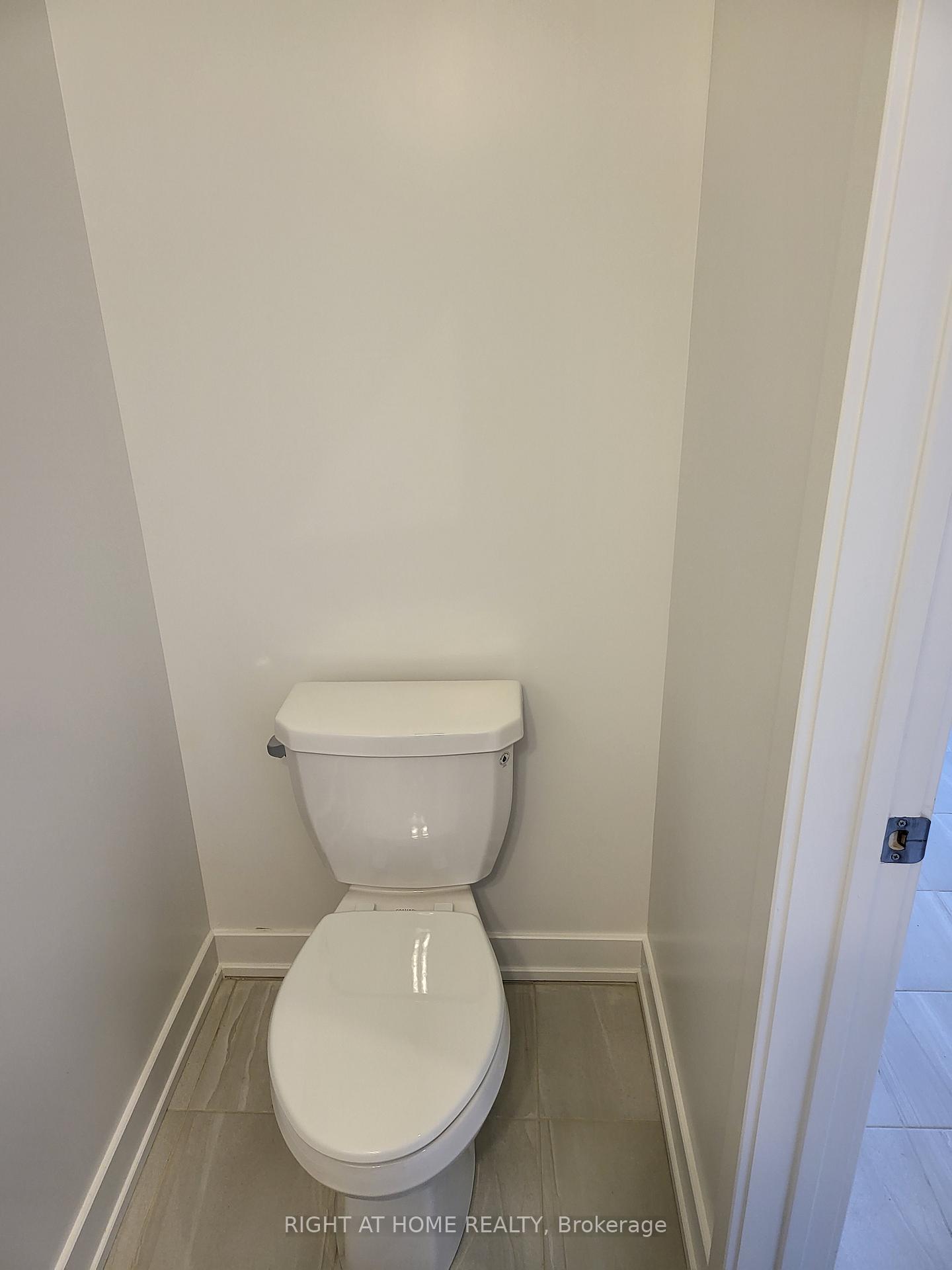 Photo 5 of 34 Overberg Way, Ottawa, Kanata - Emerald Meadows/Trailwest — HOMEH