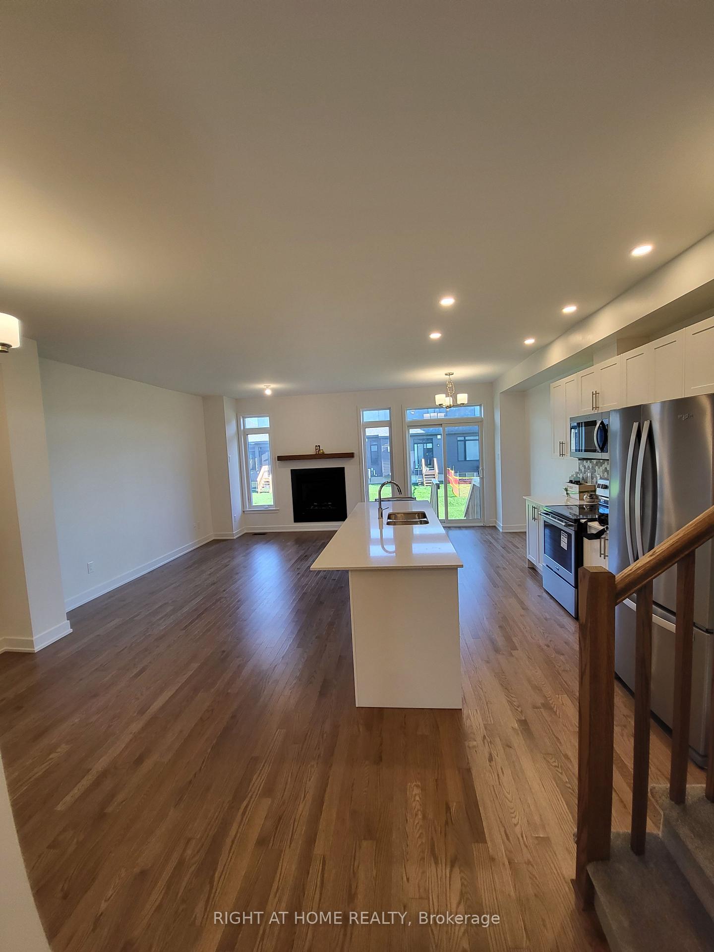 Photo 6 of 34 Overberg Way, Ottawa, Kanata - Emerald Meadows/Trailwest — HOMEH