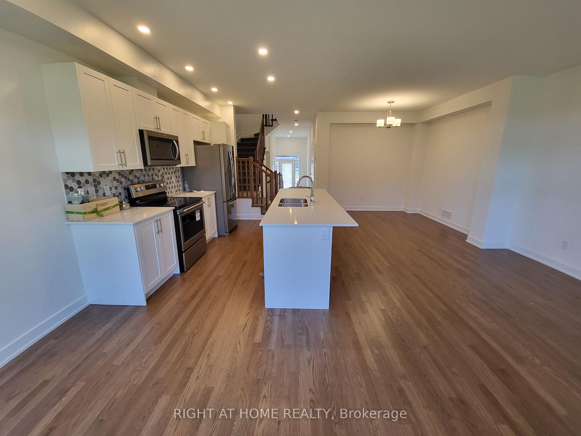 Photo 8 of 34 Overberg Way, Ottawa, Kanata - Emerald Meadows/Trailwest — HOMEH