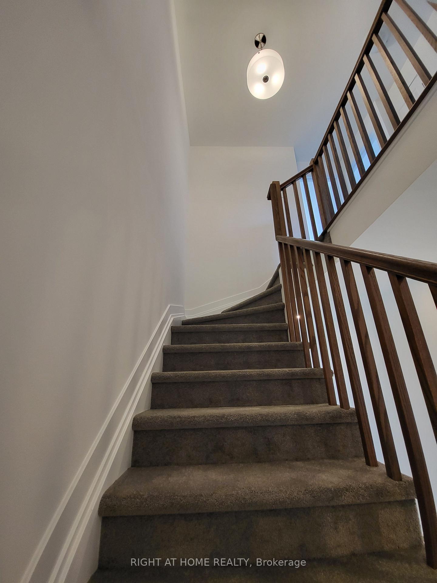 Photo 9 of 34 Overberg Way, Ottawa, Kanata - Emerald Meadows/Trailwest — HOMEH
