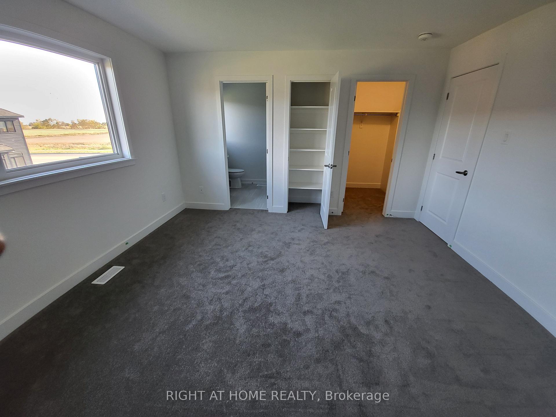 Photo 14 of 34 Overberg Way, Ottawa, Kanata - Emerald Meadows/Trailwest — HOMEH