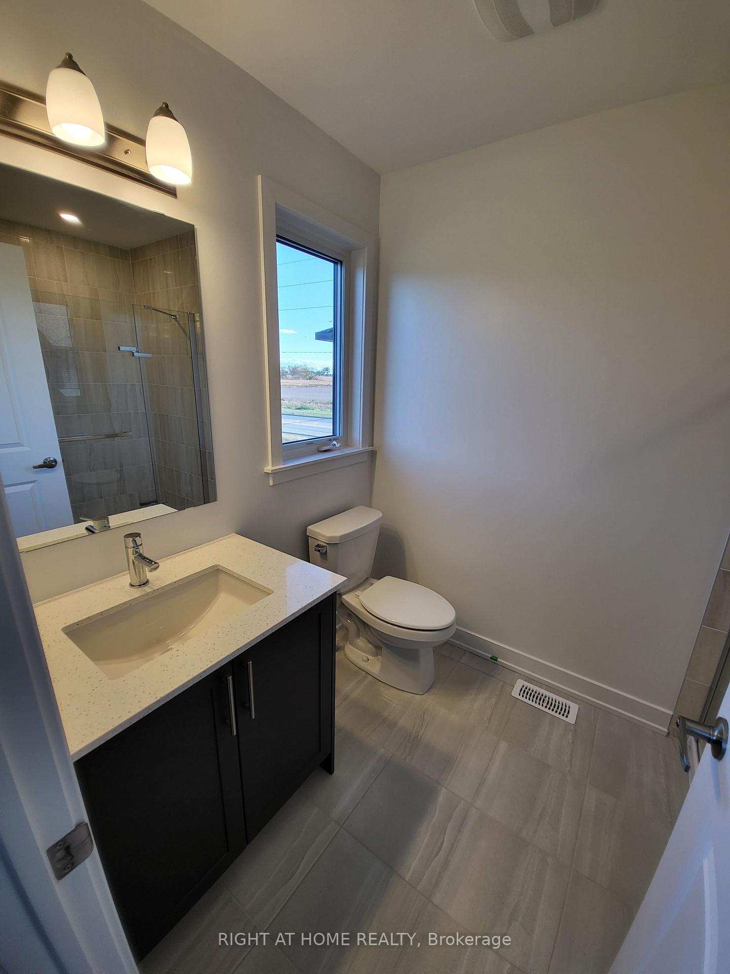 Photo 16 of 34 Overberg Way, Ottawa, Kanata - Emerald Meadows/Trailwest — HOMEH