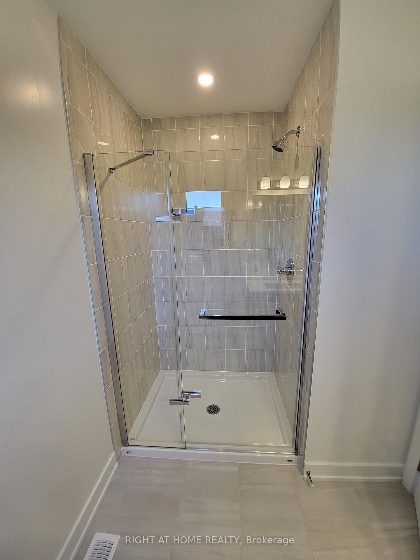 Photo 17 of 34 Overberg Way, Ottawa, Kanata - Emerald Meadows/Trailwest — HOMEH