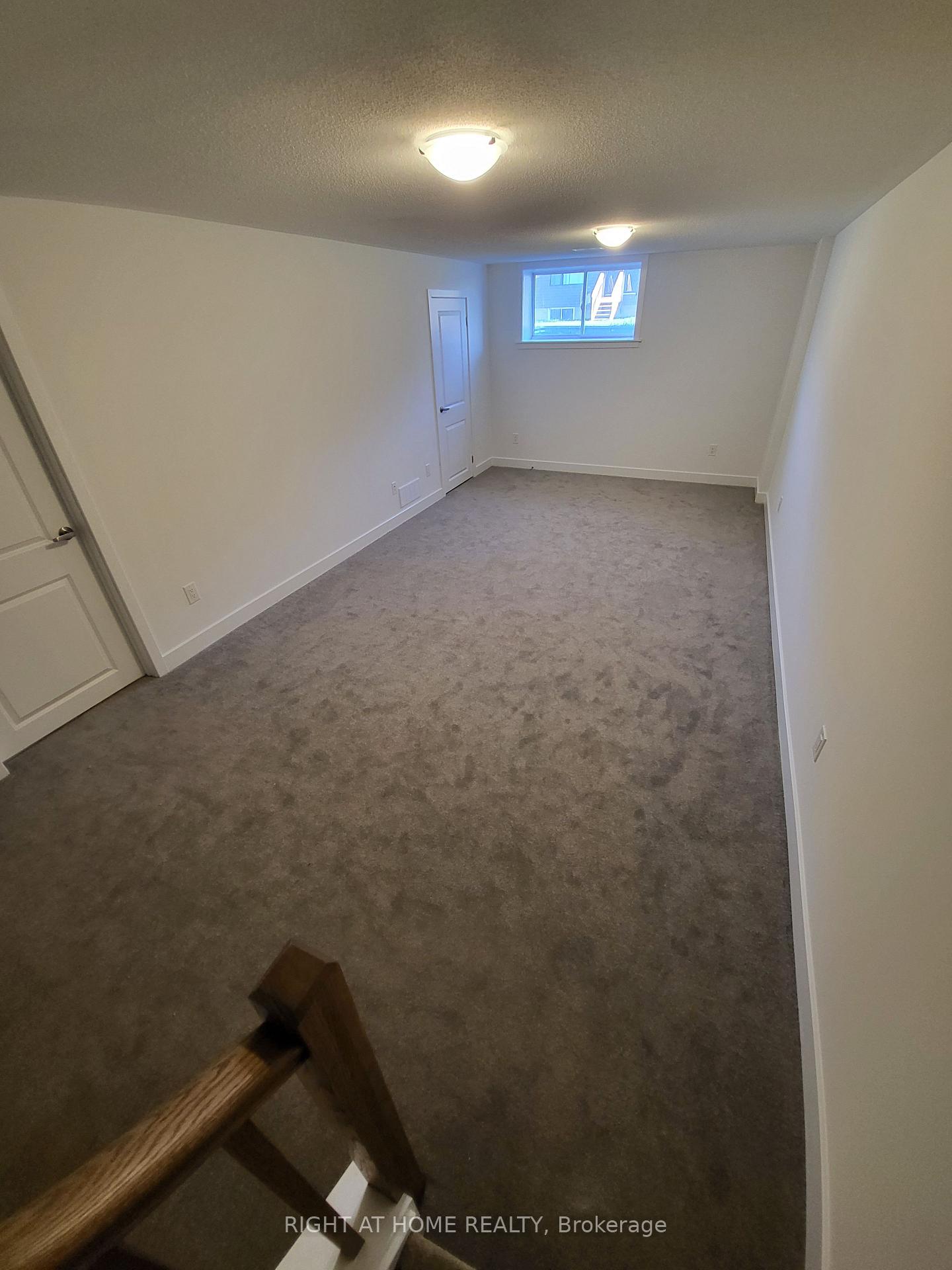 Photo 18 of 34 Overberg Way, Ottawa, Kanata - Emerald Meadows/Trailwest — HOMEH