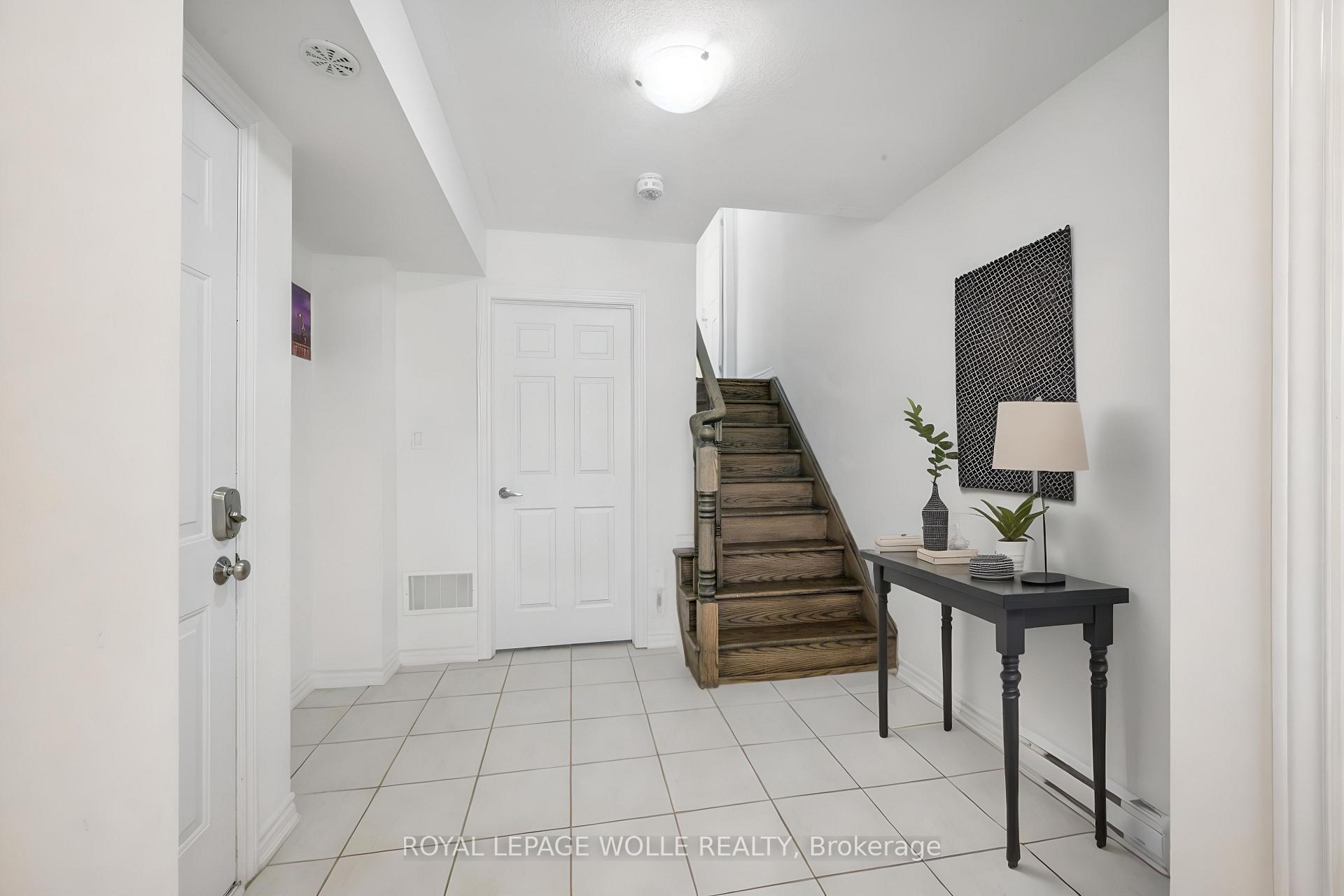 Photo 4 of 113 Glenvista Drive, Kitchener, Rosenburg — HOMEH