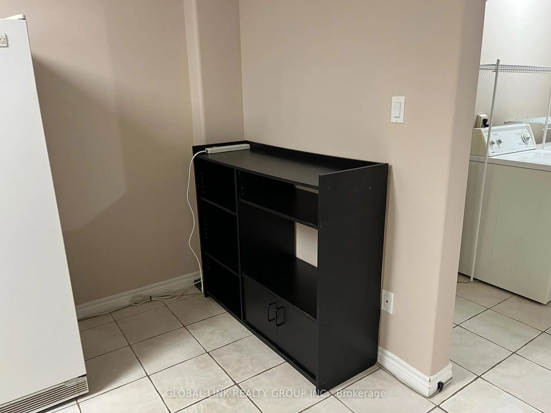 Photo 3 of Unit basement, 166 Valentina Drive, Markham, Village Green-South Unionville — HOMEH