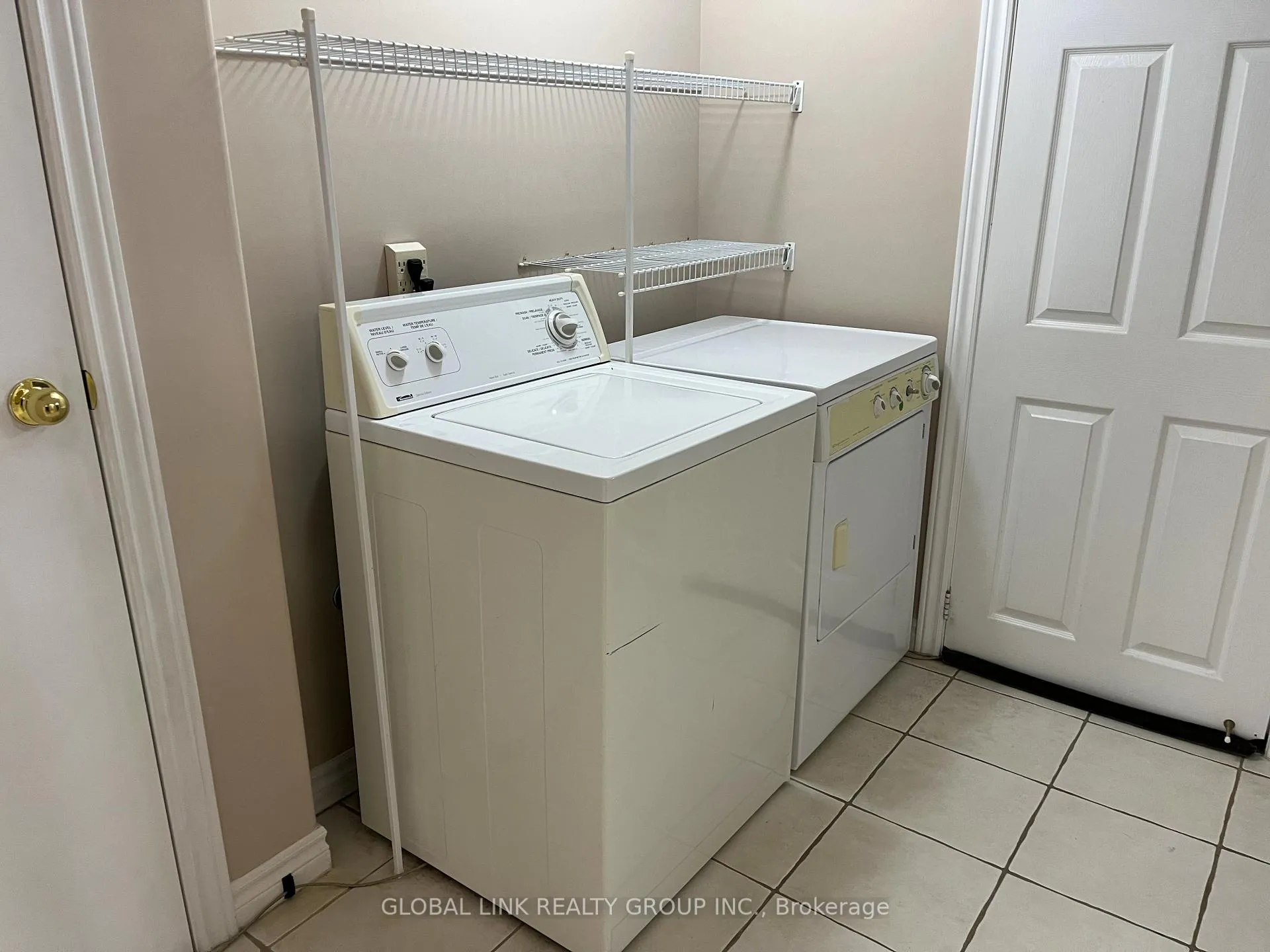 Photo 6 of Unit basement, 166 Valentina Drive, Markham, Village Green-South Unionville — HOMEH
