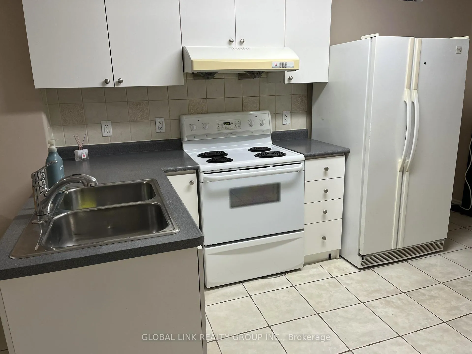 Photo 12 of Unit basement, 166 Valentina Drive, Markham, Village Green-South Unionville — HOMEH
