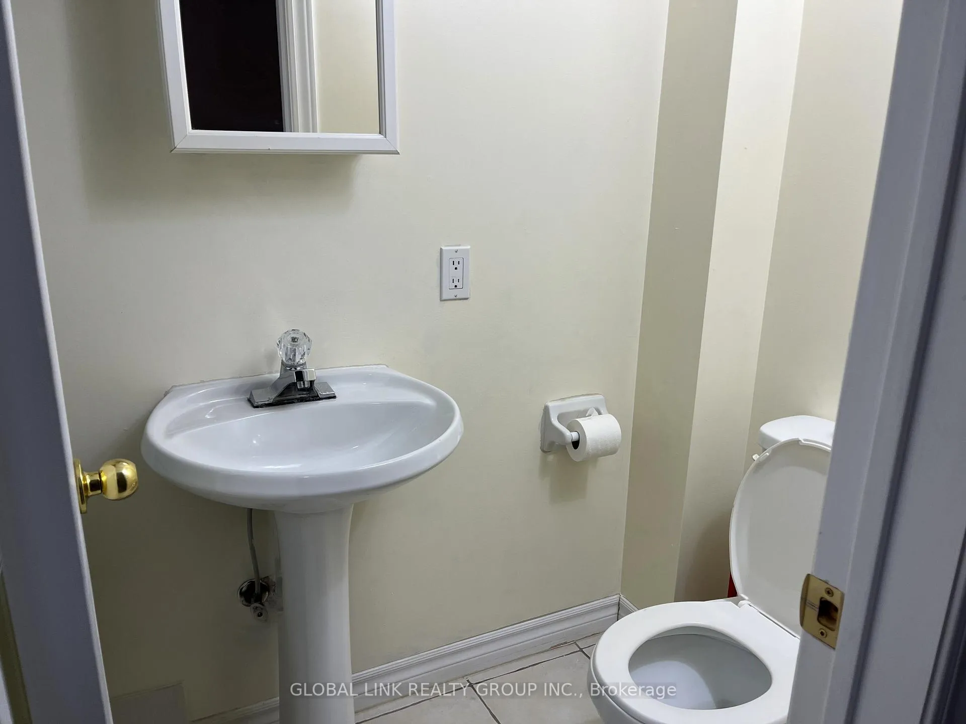 Photo 16 of Unit basement, 166 Valentina Drive, Markham, Village Green-South Unionville — HOMEH