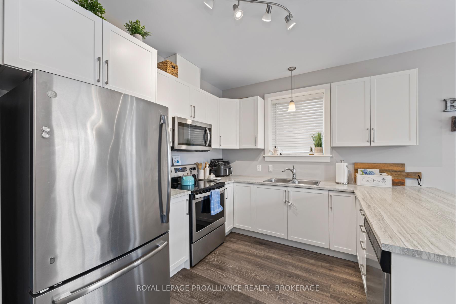 Photo 10 of 119 Hazlett Street, Loyalist, Amherstview — HOMEH
