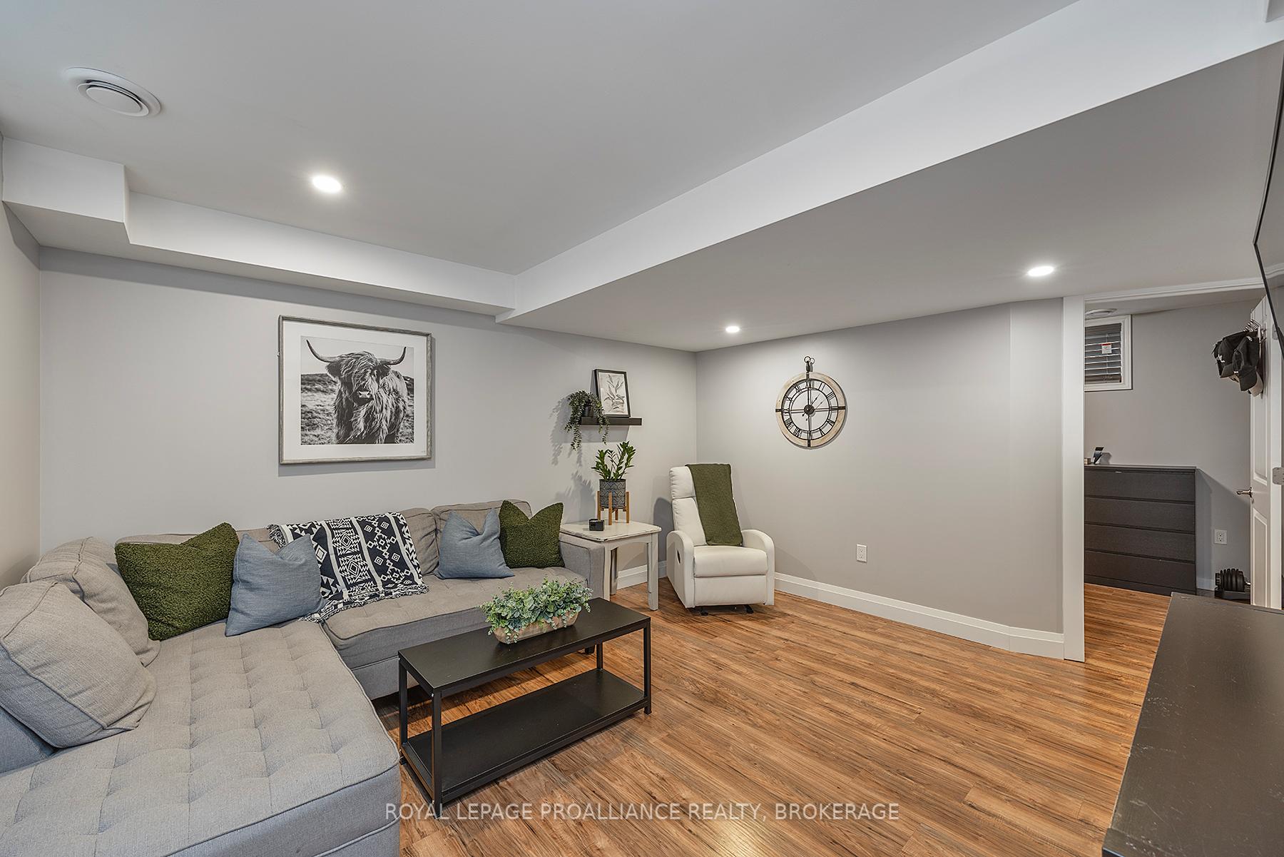 Photo 35 of 119 Hazlett Street, Loyalist, Amherstview — HOMEH