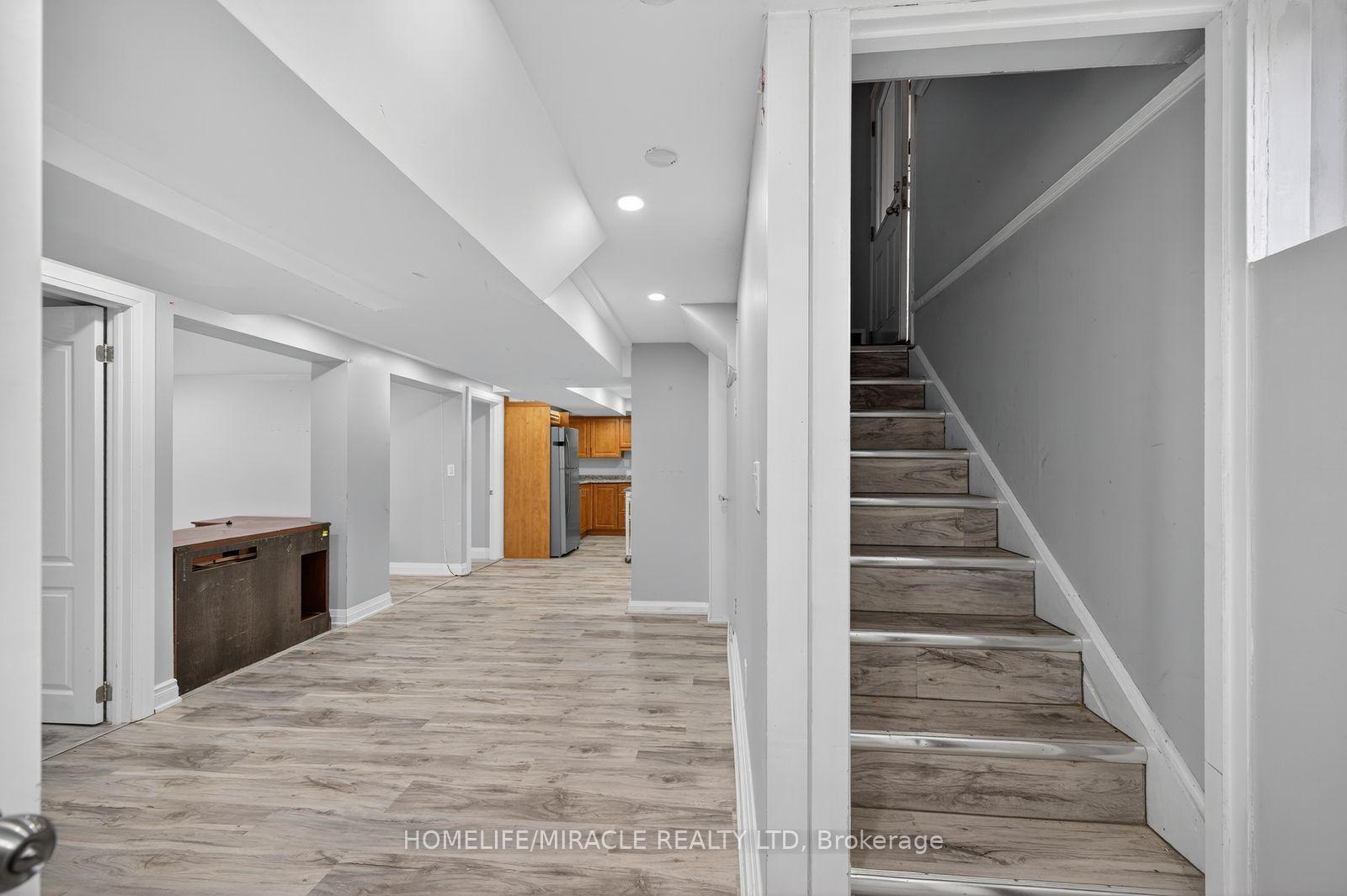 Photo 2 of 764 Upper Ottawa Street, Hamilton, Hampton Heights — HOMEH