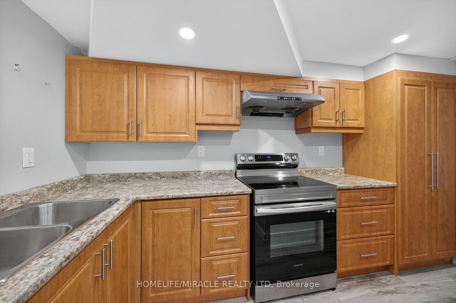 Photo 3 of 764 Upper Ottawa Street, Hamilton, Hampton Heights — HOMEH