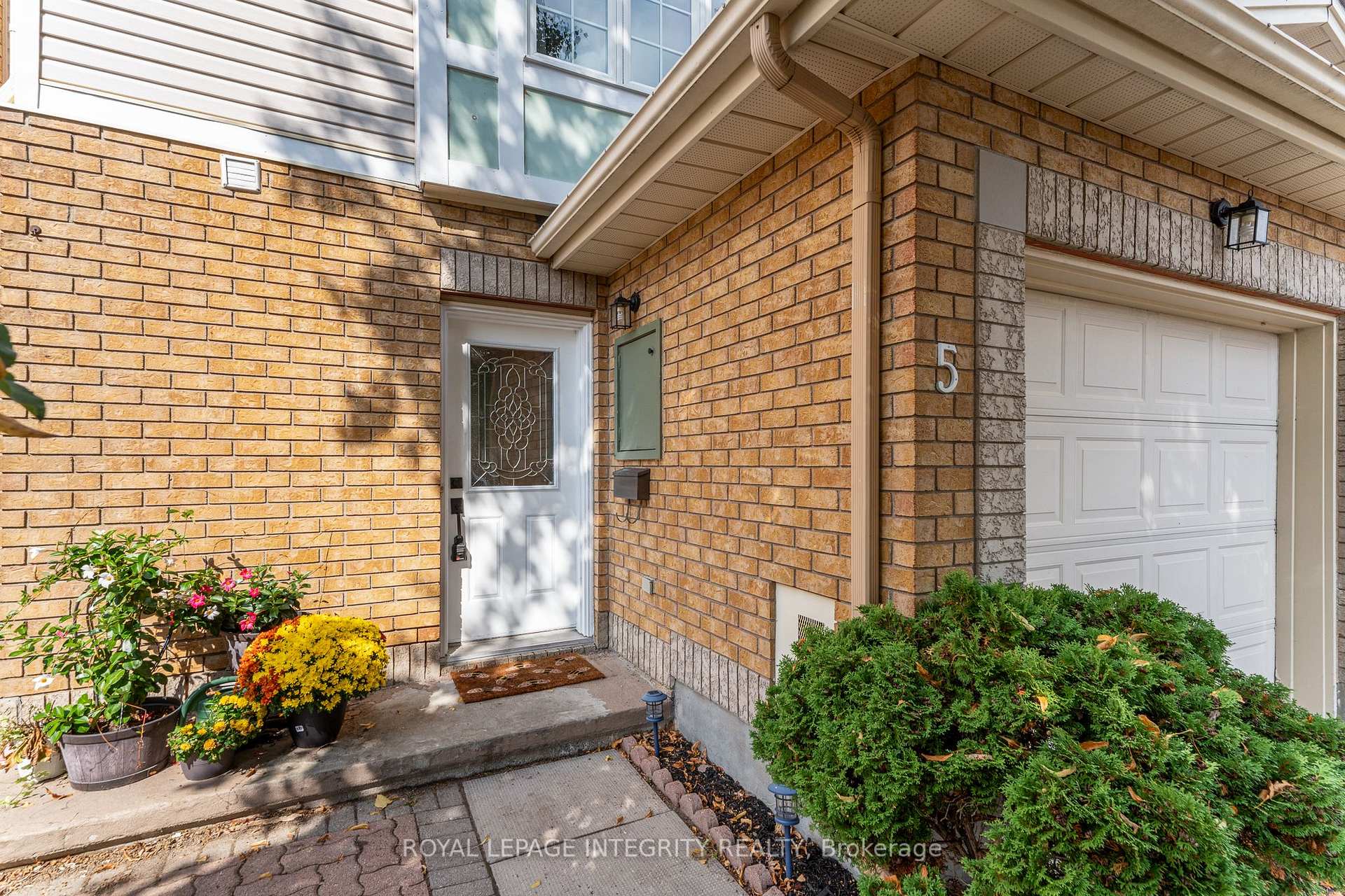 Photo 2 of 5 Banchory Crescent, Ottawa, Kanata - Morgan's Grant/South March — HOMEH