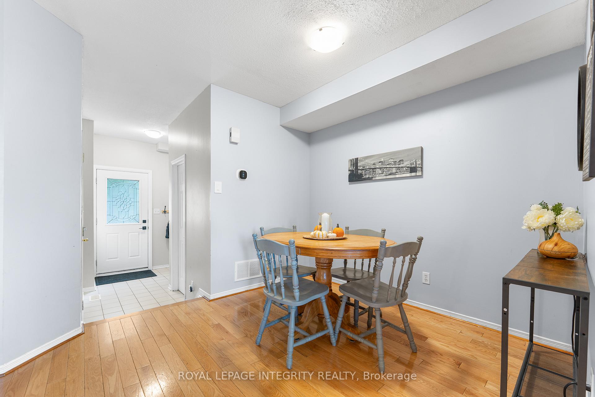 Photo 6 of 5 Banchory Crescent, Ottawa, Kanata - Morgan's Grant/South March — HOMEH