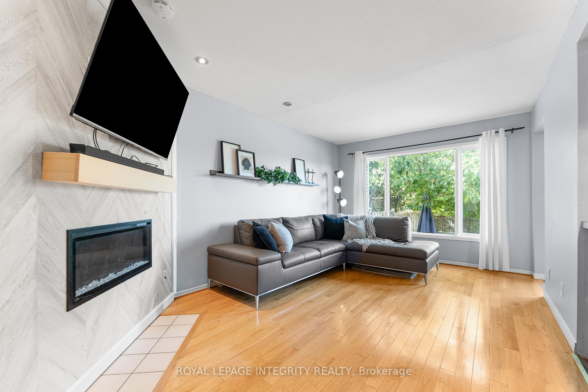 Photo 8 of 5 Banchory Crescent, Ottawa, Kanata - Morgan's Grant/South March — HOMEH