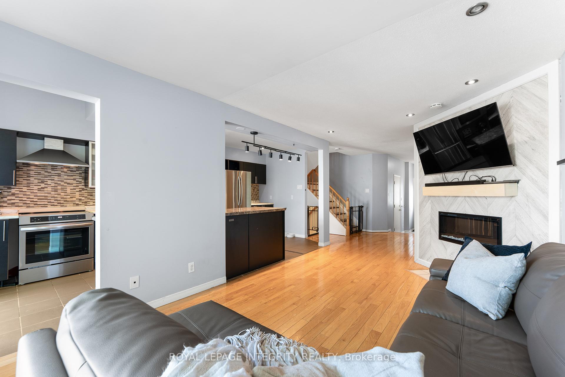 Photo 10 of 5 Banchory Crescent, Ottawa, Kanata - Morgan's Grant/South March — HOMEH