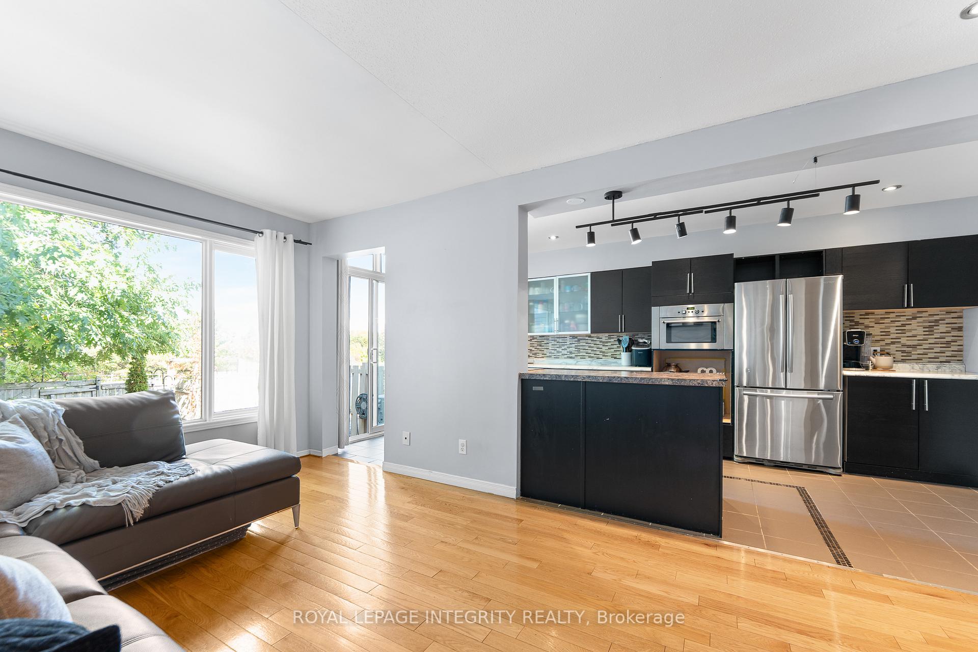 Photo 11 of 5 Banchory Crescent, Ottawa, Kanata - Morgan's Grant/South March — HOMEH