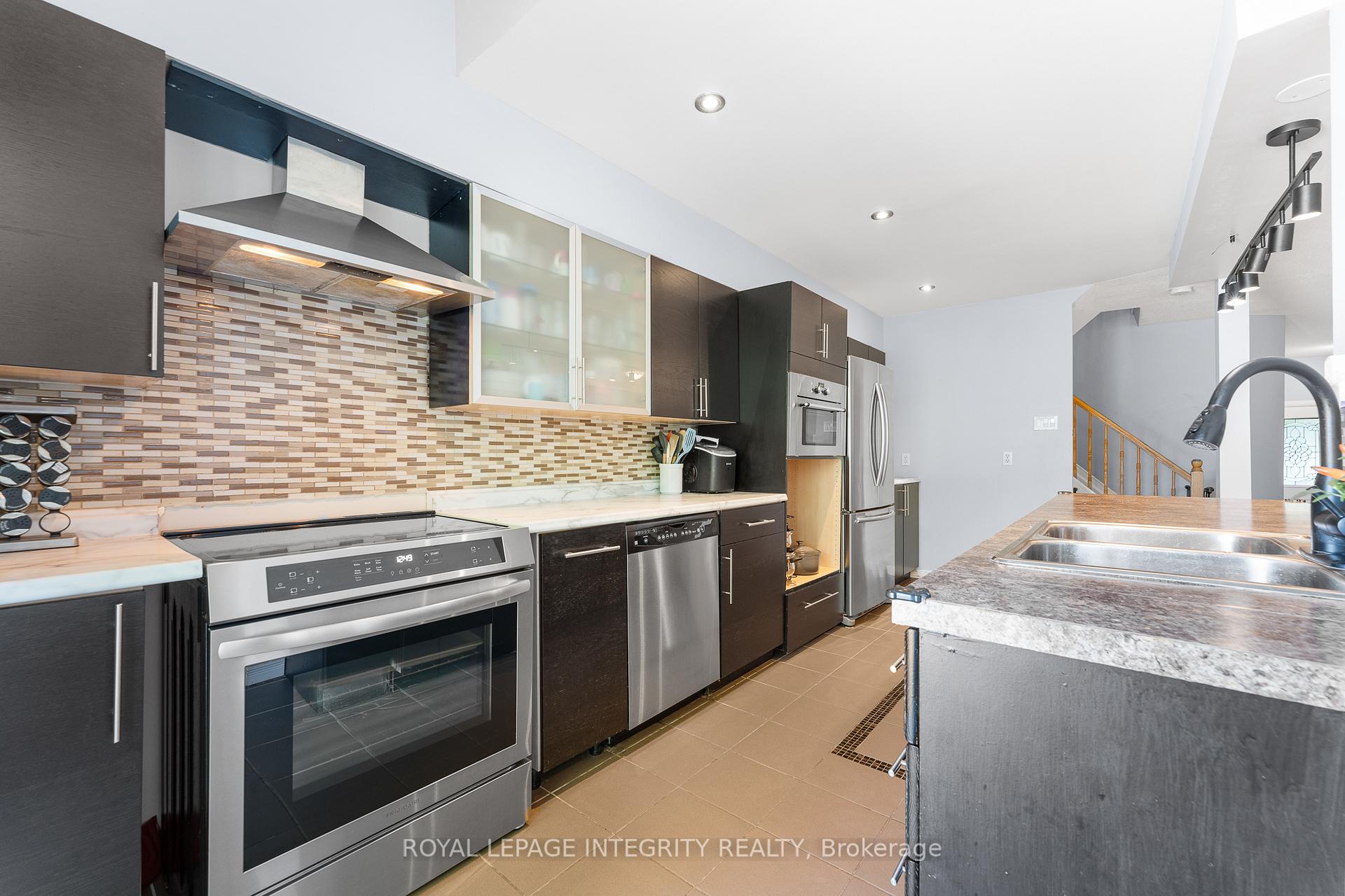 Photo 15 of 5 Banchory Crescent, Ottawa, Kanata - Morgan's Grant/South March — HOMEH