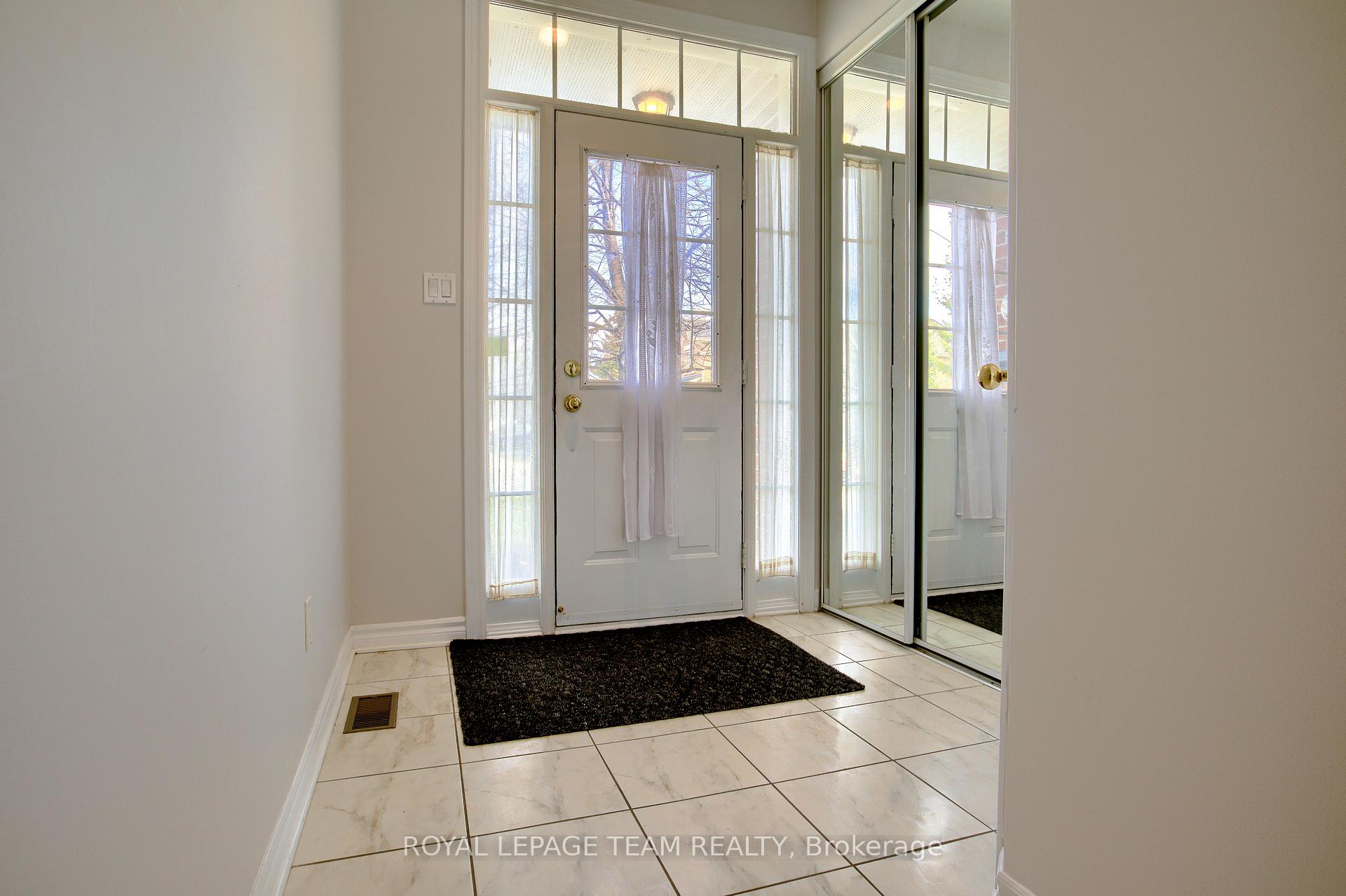 Photo 2 of 110 Saddlesmith Circle, Ottawa, Kanata - Emerald Meadows/Trailwest — HOMEH