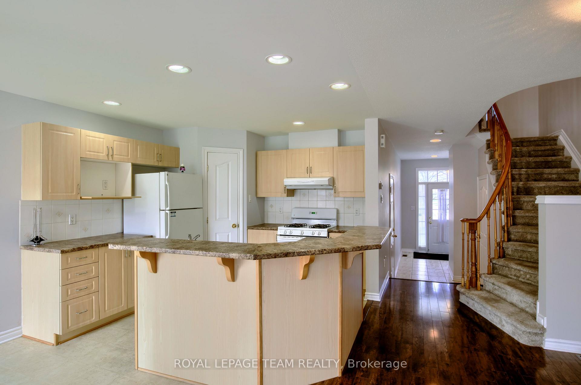 Photo 4 of 110 Saddlesmith Circle, Ottawa, Kanata - Emerald Meadows/Trailwest — HOMEH