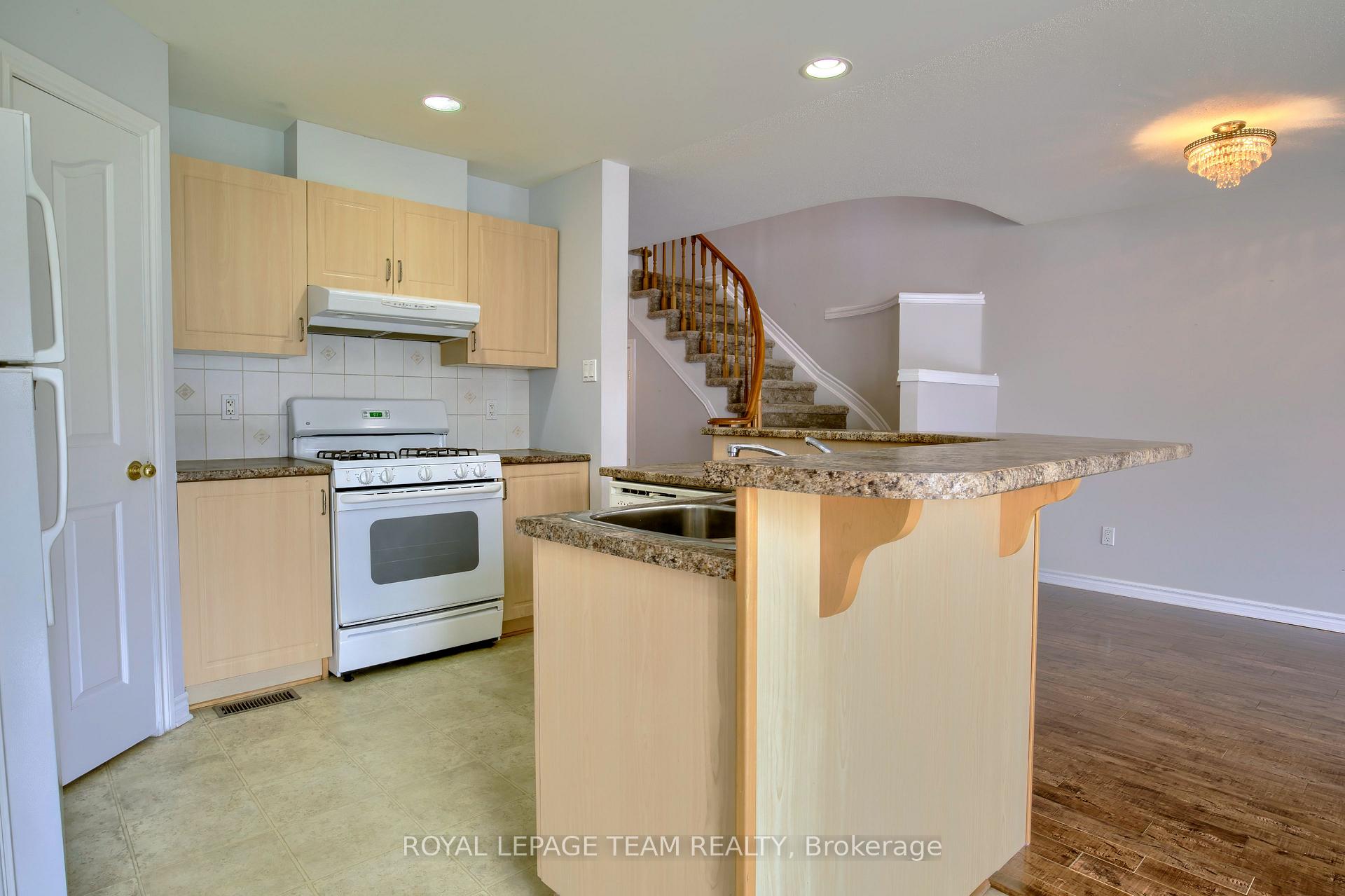 Photo 5 of 110 Saddlesmith Circle, Ottawa, Kanata - Emerald Meadows/Trailwest — HOMEH