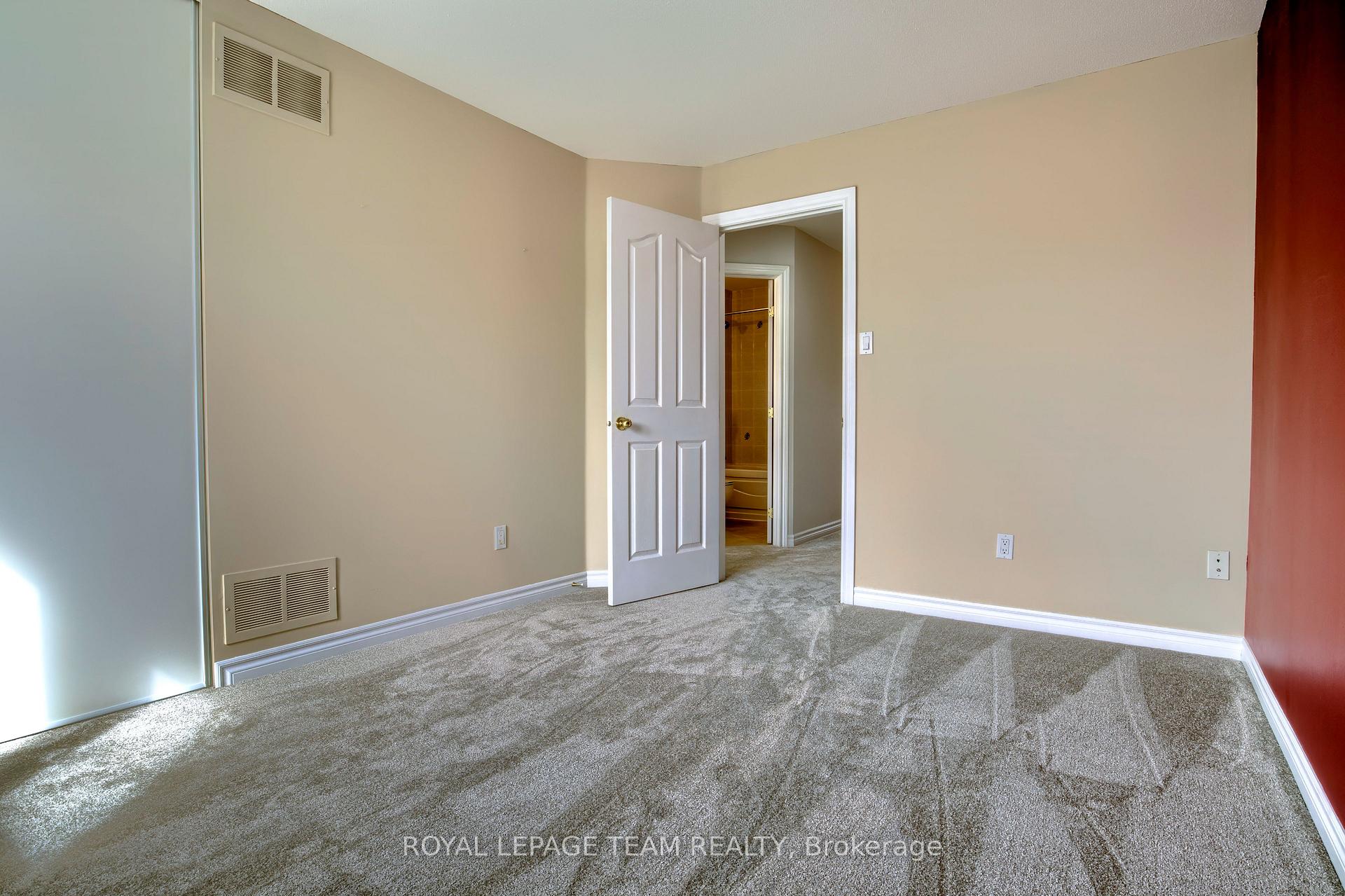 Photo 19 of 110 Saddlesmith Circle, Ottawa, Kanata - Emerald Meadows/Trailwest — HOMEH