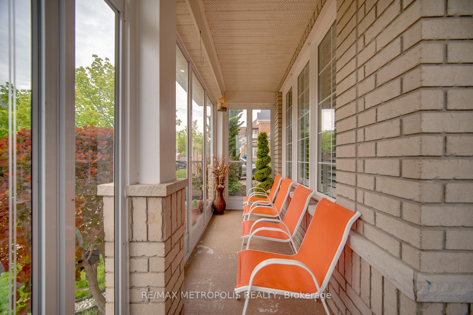 Photo 2 of 71 Forestbrook Drive, Markham, Box Grove — HOMEH