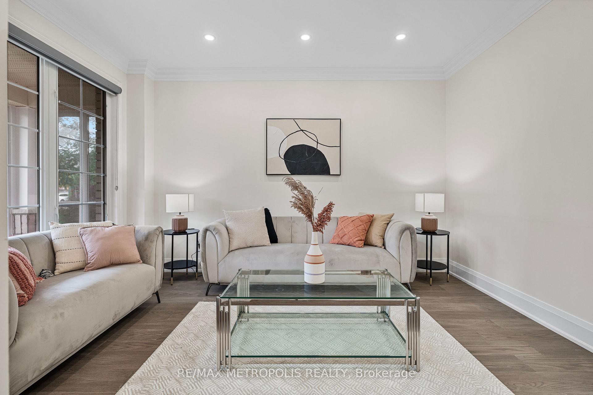 Photo 4 of 71 Forestbrook Drive, Markham, Box Grove — HOMEH