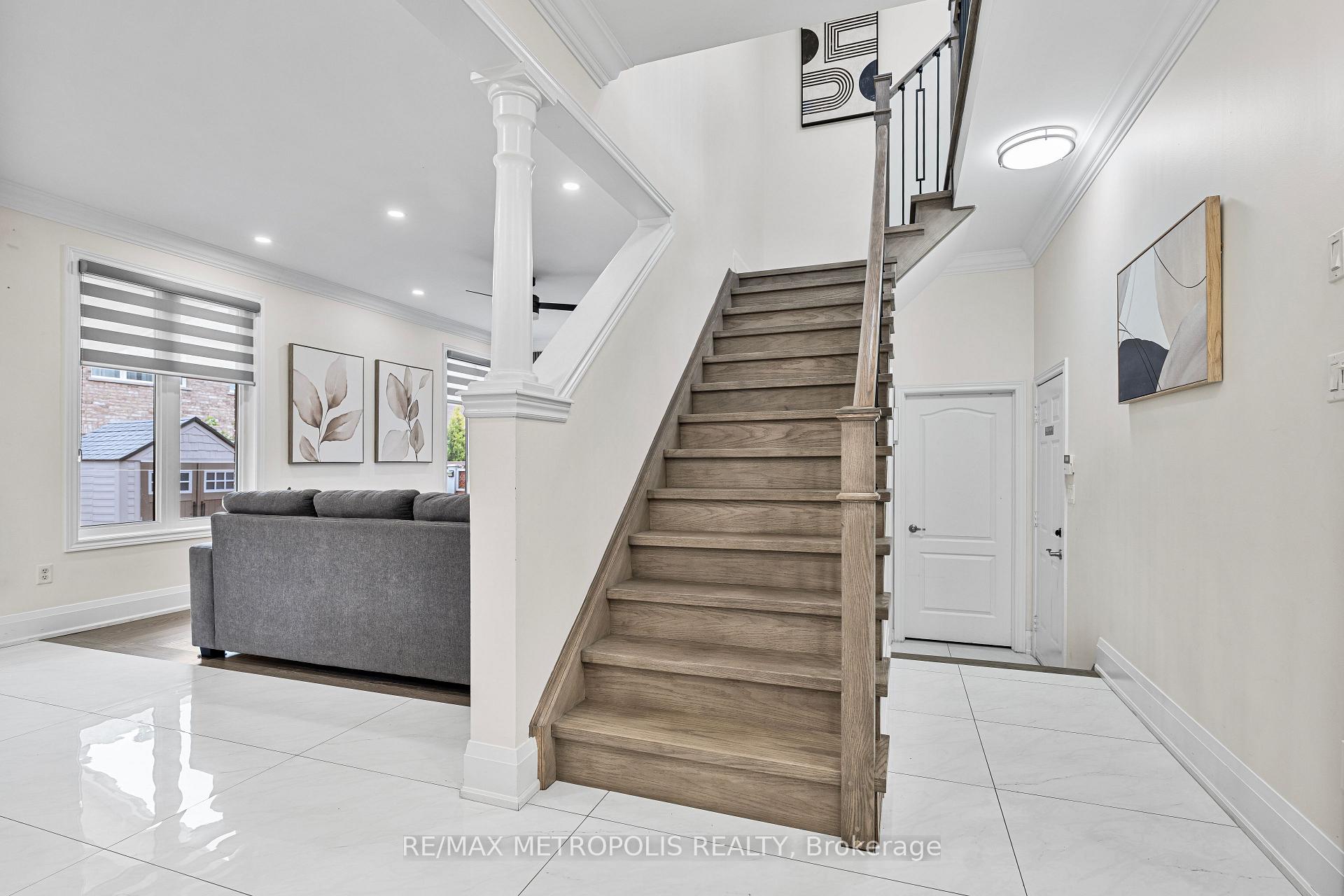 Photo 9 of 71 Forestbrook Drive, Markham, Box Grove — HOMEH