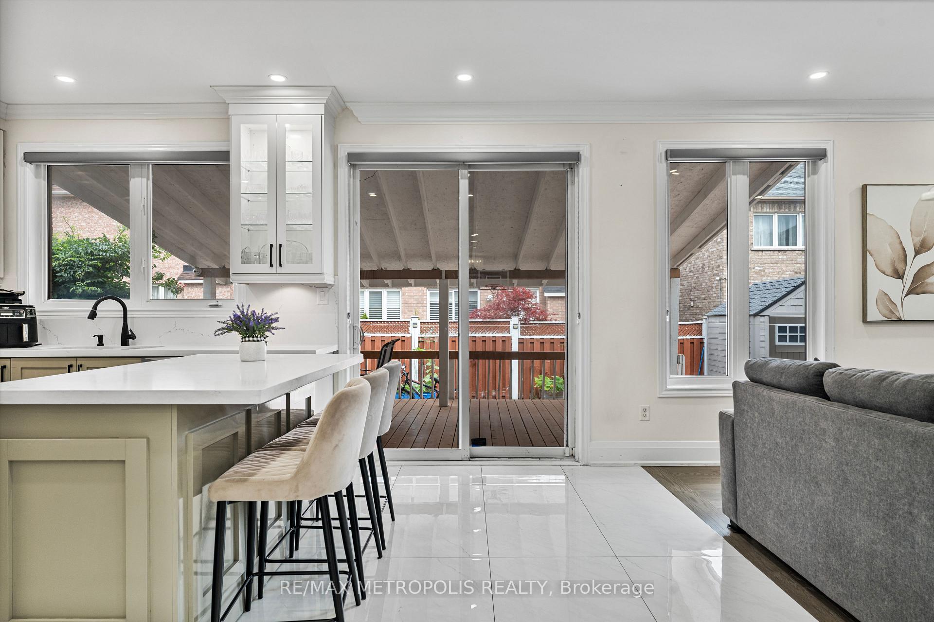Photo 10 of 71 Forestbrook Drive, Markham, Box Grove — HOMEH