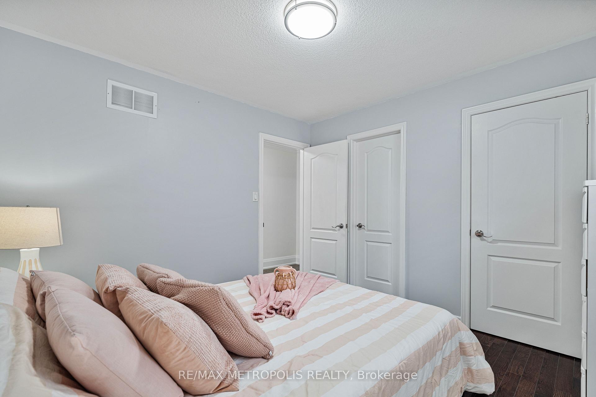 Photo 35 of 71 Forestbrook Drive, Markham, Box Grove — HOMEH