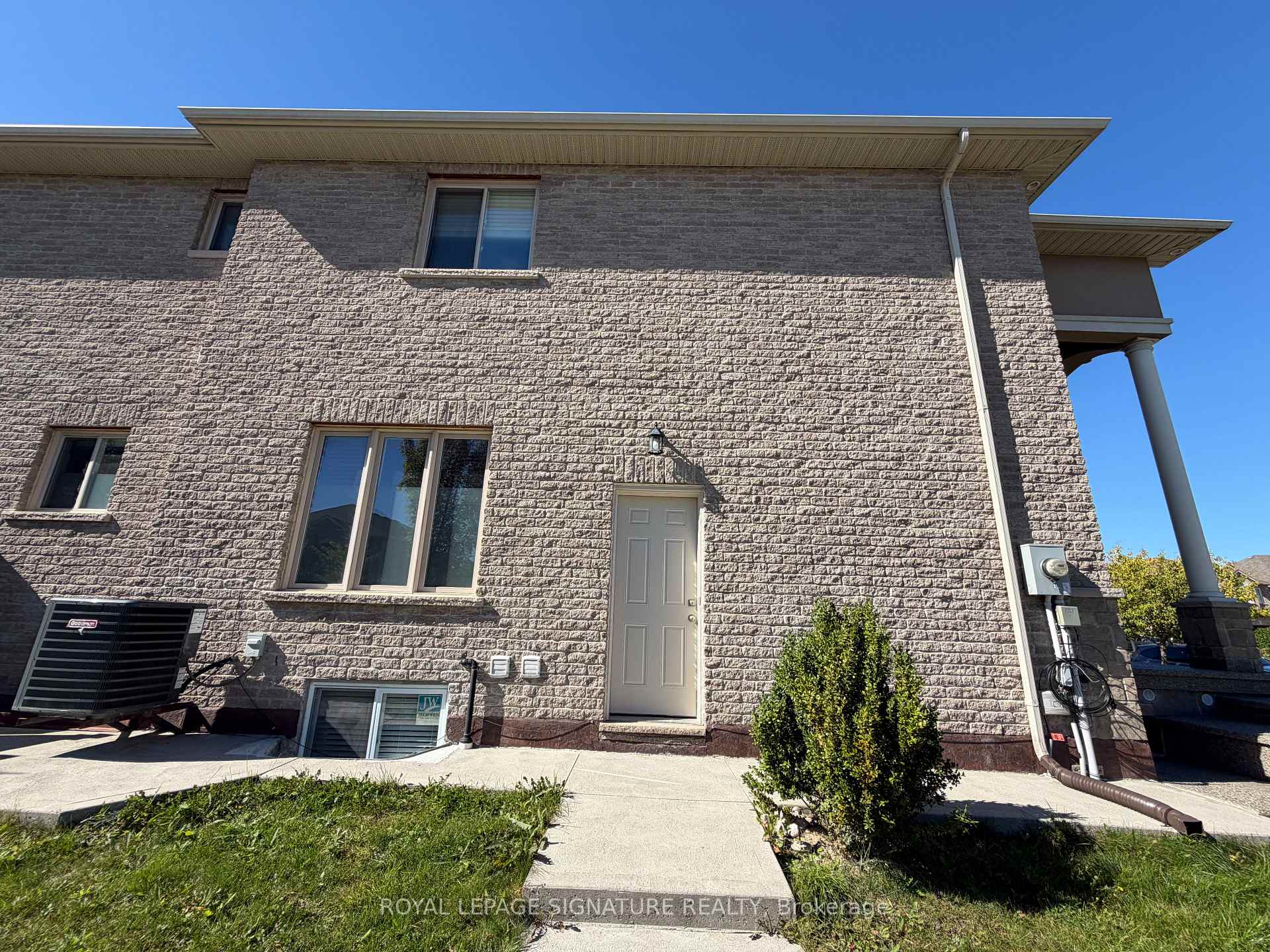 Photo 5 of Unit Bsmt, 61 Eagleglen Way, Hamilton, Carpenter — HOMEH