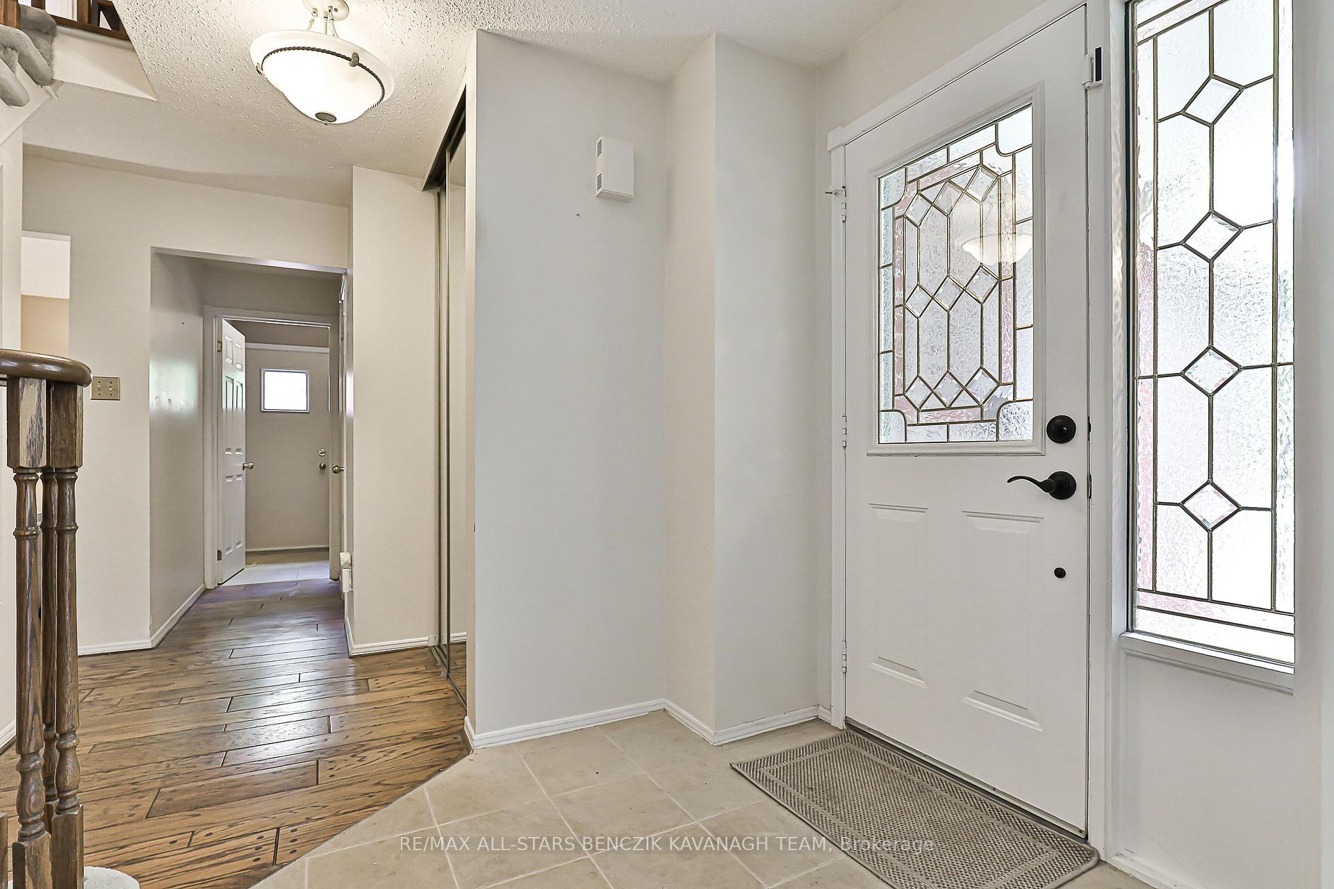 Photo 3 of 213 Fincham Avenue, Markham, Markham Village — HOMEH