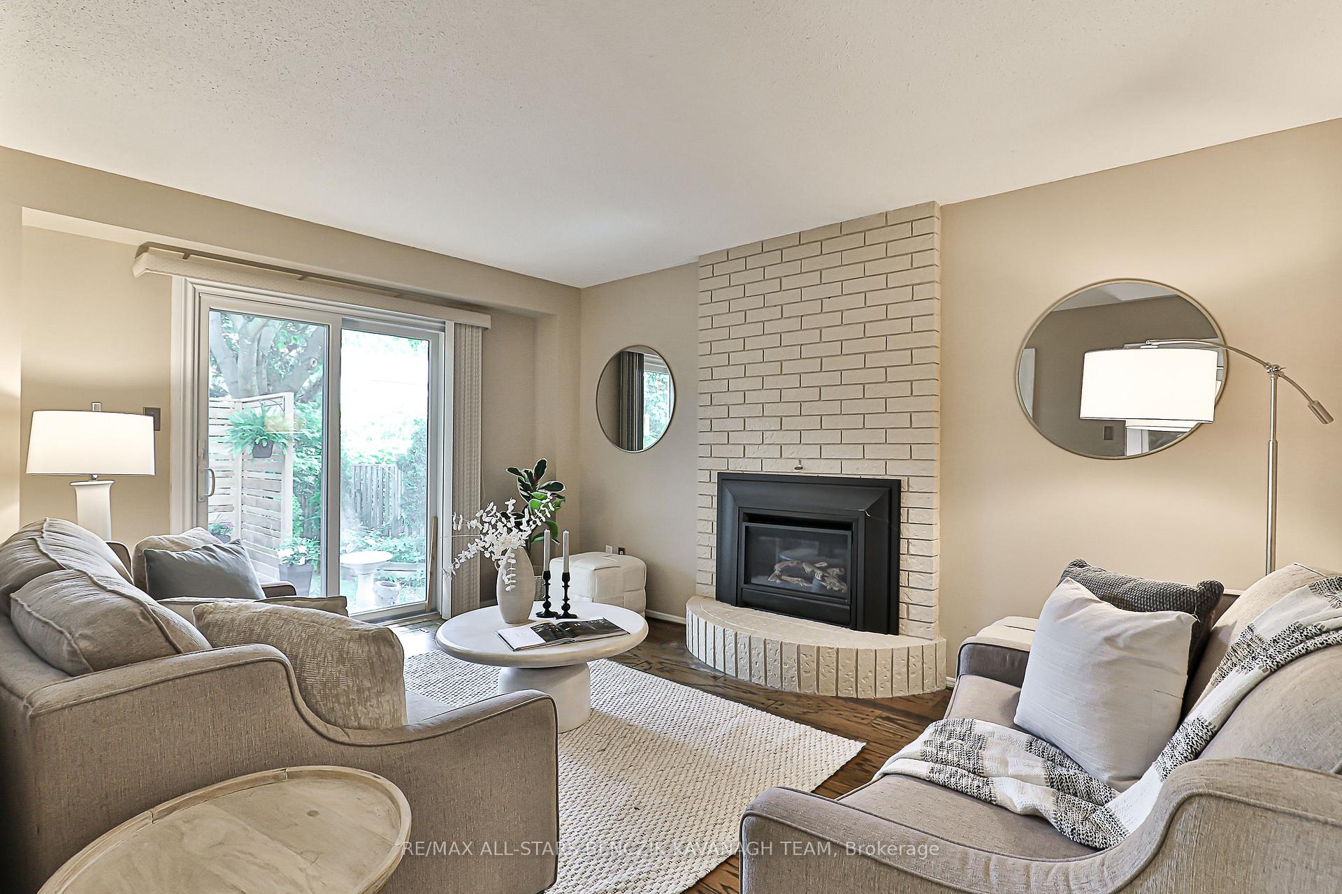 Photo 9 of 213 Fincham Avenue, Markham, Markham Village — HOMEH